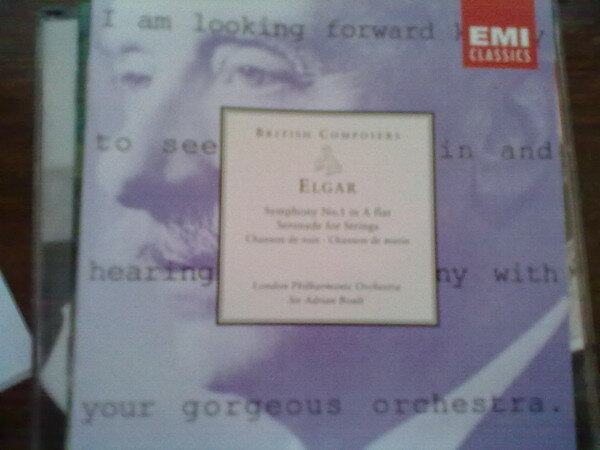 ・アーティスト Sir Edward Elgar, London Philharmonic Orchestra, Sir Adrian Boult ・タイトル Symphony No. 1 in A Flat / Serenade for Strings / Chanson de unit / Chanson de matin ・レーベル・型番 EMI Classics CDM7640132 ・フォーマット CD ・コンディション(盤) 良い (VG+) ・コンディション(ジャケット) ・コンディション(帯) オビなし ・特記事項 【ケース擦れ】【カバーに軽い擦れ】 サンプル画像です。実際の商品の画像ではありません 商品写真はバーコード/カタログ番号に対応したサンプル画像ですので、お送りする商品の画像ではありません。帯やライナーなどの付属品は、特記事項に記載されている場合のみ含まれます。プロモやカラーレコードなどの仕様についても、該当する場合のみ特記事項に記載しています。 【ご購入前に必ずご確認ください】 ・本店サイト(www.recordcity.jp)とは価格、送料が違います ・本店サイト、その他支店のオーダーとは同梱発送できません ・注文確定後に別の注文を頂いた場合、注文同士の同梱は致しかねます。 ・別倉庫から発送しているため、店頭受け渡しは対応しておりません ・一部商品は他の通販サイトでも販売しているため、ご注文のタイミングによっては商品のご用意ができない場合がございます。 ・土日祝日はお休みです 金曜・祝前日9時以降のご連絡またはご入金は、返答または発送が週明け・祝日明けに順次対応となります。 ・ご購入後のキャンセル不可 ご購入後のキャンセルはいかなる理由においてもお受けできません。ご了承の上、ご購入くださいませ。 ・日本郵便(ゆうパック/ゆうメール)によるお届けになります。 ・中古品であることをご理解ください 当ストアでは中古商品を主に販売しております。中古品であることをご理解の上ご購入ください。また、一部商品はRecordCityオンラインストアで試聴可能です。 ・返品について お客様のご都合による返品は一切承っておりません。 表記の内容と実際の商品に相違がある場合、また針飛び等で返品・返金をご希望される場合は、商品の到着後1週間以内にご連絡ください。商品の返送をこちらで確認後、キャンセル・返金を行います。 コンディションVG以下の商品は返品できません。プレイに影響のない表面のこすれ傷、プレス起因のノイズ盤は返品の対象外です。 【コンディション表記】 ・ほぼ新品(M-)(Like New) 完全な新品。未使用。当店ではほぼ使用しません ・非常に良い(EX)(Excellent) 中古盤として美品な状態。わずかな経年を感じるものの傷みを感じさせない、当店基準で最高の状態 ・良い(VG+)(Very Good Plus) 丁寧に扱われた中古品で、軽い使用感がみられる。 ・可(VG)(Acceptable) 使い込まれた中古品で、「良い」よりもさらに使用感がみられる。 ・悪い(VG-)(Bad) 状態が悪いアイテム。使用の保障はなく、再生不可、針飛び、目立つノイズがあるかもしれない。状態によるクレーム不可。返品不可。 ・非常に悪い(G)(Very Bad) 「悪い」よりさらに状態が悪いアイテム。使用の保障はなく、再生不可、針飛び、目立つノイズがあるかもしれない。状態によるクレーム不可。返品不可。 ・ジャンク(Fair)(Junk/Fair) 割れている、反っている、水ダメージがある、カビ、ジャケットが分離している、ひどい書き込み、ひどい擦れなど最低の状態。使用の保障はなく、再生不可、針飛び、目立つノイズがあるかもしれない。状態によるクレーム不可。返品不可。 ・ジャンク(Poor)(Junk/Poor) 割れている、反っている、水ダメージがある、カビ、ジャケットが分離している、ひどい書き込み、ひどい擦れなど最低の状態。使用の保障はなく、再生不可、針飛び、目立つノイズがあるかもしれない。状態によるクレーム不可。返品不可。