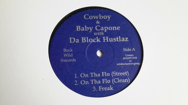 ・アーティスト Cowboy & Baby Capone, Da Block Hustlaz ・タイトル On Tha Flo / Roll Up ・レーベル・型番 Buck Wild Records NONE ・フォーマット 12インチレコード ・コンディション(盤) 良い (VG+) ・コンディション(ジャケット) プレインカバー（元ジャケット／カバー無し） ・コンディション(帯) オビなし ・特記事項 サンプル画像です。実際の商品の画像ではありません 商品写真はバーコード/カタログ番号に対応したサンプル画像ですので、お送りする商品の画像ではありません。帯やライナーなどの付属品は、特記事項に記載されている場合のみ含まれます。プロモやカラーレコードなどの仕様についても、該当する場合のみ特記事項に記載しています。 【ご購入前に必ずご確認ください】 ・本店サイト(www.recordcity.jp)とは価格、送料が違います ・本店サイト、その他支店のオーダーとは同梱発送できません ・注文確定後に別の注文を頂いた場合、注文同士の同梱は致しかねます。 ・別倉庫から発送しているため、店頭受け渡しは対応しておりません ・一部商品は他の通販サイトでも販売しているため、ご注文のタイミングによっては商品のご用意ができない場合がございます。 ・土日祝日はお休みです 金曜・祝前日9時以降のご連絡またはご入金は、返答または発送が週明け・祝日明けに順次対応となります。 ・ご購入後のキャンセル不可 ご購入後のキャンセルはいかなる理由においてもお受けできません。ご了承の上、ご購入くださいませ。 ・日本郵便(ゆうパック/ゆうメール)によるお届けになります。 ・中古品であることをご理解ください 当ストアでは中古商品を主に販売しております。中古品であることをご理解の上ご購入ください。また、一部商品はRecordCityオンラインストアで試聴可能です。 ・返品について お客様のご都合による返品は一切承っておりません。 表記の内容と実際の商品に相違がある場合、また針飛び等で返品・返金をご希望される場合は、商品の到着後1週間以内にご連絡ください。商品の返送をこちらで確認後、キャンセル・返金を行います。 コンディションVG以下の商品は返品できません。プレイに影響のない表面のこすれ傷、プレス起因のノイズ盤は返品の対象外です。 【コンディション表記】 ・ほぼ新品(M-)(Like New) 完全な新品。未使用。当店ではほぼ使用しません ・非常に良い(EX)(Excellent) 中古盤として美品な状態。わずかな経年を感じるものの傷みを感じさせない、当店基準で最高の状態 ・良い(VG+)(Very Good Plus) 丁寧に扱われた中古品で、軽い使用感がみられる。 ・可(VG)(Acceptable) 使い込まれた中古品で、「良い」よりもさらに使用感がみられる。 ・悪い(VG-)(Bad) 状態が悪いアイテム。使用の保障はなく、再生不可、針飛び、目立つノイズがあるかもしれない。状態によるクレーム不可。返品不可。 ・非常に悪い(G)(Very Bad) 「悪い」よりさらに状態が悪いアイテム。使用の保障はなく、再生不可、針飛び、目立つノイズがあるかもしれない。状態によるクレーム不可。返品不可。 ・ジャンク(Fair)(Junk/Fair) 割れている、反っている、水ダメージがある、カビ、ジャケットが分離している、ひどい書き込み、ひどい擦れなど最低の状態。使用の保障はなく、再生不可、針飛び、目立つノイズがあるかもしれない。状態によるクレーム不可。返品不可。 ・ジャンク(Poor)(Junk/Poor) 割れている、反っている、水ダメージがある、カビ、ジャケットが分離している、ひどい書き込み、ひどい擦れなど最低の状態。使用の保障はなく、再生不可、針飛び、目立つノイズがあるかもしれない。状態によるクレーム不可。返品不可。