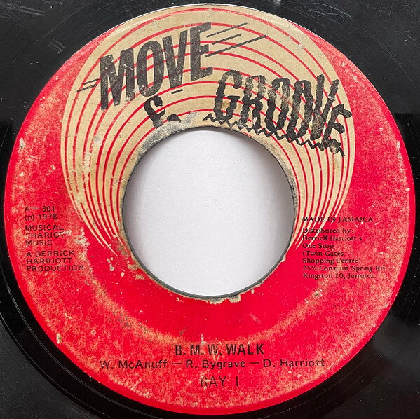 ・アーティスト Ray I ・タイトル B.M.W. Walk ・レーベル・型番 Move & Groove 301 ・フォーマット 7インチレコード ・コンディション(盤) 可 (VG) ・コンディション(ジャケット) ・コンディション(帯) オビなし ・特記事項 【盤に小さいキズ】【盤に薄い跡】 サンプル画像です。実際の商品の画像ではありません 商品写真はバーコード/カタログ番号に対応したサンプル画像ですので、お送りする商品の画像ではありません。帯やライナーなどの付属品は、特記事項に記載されている場合のみ含まれます。プロモやカラーレコードなどの仕様についても、該当する場合のみ特記事項に記載しています。 【ご購入前に必ずご確認ください】 ・本店サイト(www.recordcity.jp)とは価格、送料が違います ・本店サイト、その他支店のオーダーとは同梱発送できません ・注文確定後に別の注文を頂いた場合、注文同士の同梱は致しかねます。 ・別倉庫から発送しているため、店頭受け渡しは対応しておりません ・一部商品は他の通販サイトでも販売しているため、ご注文のタイミングによっては商品のご用意ができない場合がございます。 ・土日祝日はお休みです 金曜・祝前日9時以降のご連絡またはご入金は、返答または発送が週明け・祝日明けに順次対応となります。 ・ご購入後のキャンセル不可 ご購入後のキャンセルはいかなる理由においてもお受けできません。ご了承の上、ご購入くださいませ。 ・日本郵便(ゆうパック/ゆうメール)によるお届けになります。 ・中古品であることをご理解ください 当ストアでは中古商品を主に販売しております。中古品であることをご理解の上ご購入ください。また、一部商品はRecordCityオンラインストアで試聴可能です。 ・返品について お客様のご都合による返品は一切承っておりません。 表記の内容と実際の商品に相違がある場合、また針飛び等で返品・返金をご希望される場合は、商品の到着後1週間以内にご連絡ください。商品の返送をこちらで確認後、キャンセル・返金を行います。 コンディションVG以下の商品は返品できません。プレイに影響のない表面のこすれ傷、プレス起因のノイズ盤は返品の対象外です。 【コンディション表記】 ・ほぼ新品(M-)(Like New) 完全な新品。未使用。当店ではほぼ使用しません ・非常に良い(EX)(Excellent) 中古盤として美品な状態。わずかな経年を感じるものの傷みを感じさせない、当店基準で最高の状態 ・良い(VG+)(Very Good Plus) 丁寧に扱われた中古品で、軽い使用感がみられる。 ・可(VG)(Acceptable) 使い込まれた中古品で、「良い」よりもさらに使用感がみられる。 ・悪い(VG-)(Bad) 状態が悪いアイテム。使用の保障はなく、再生不可、針飛び、目立つノイズがあるかもしれない。状態によるクレーム不可。返品不可。 ・非常に悪い(G)(Very Bad) 「悪い」よりさらに状態が悪いアイテム。使用の保障はなく、再生不可、針飛び、目立つノイズがあるかもしれない。状態によるクレーム不可。返品不可。 ・ジャンク(Fair)(Junk/Fair) 割れている、反っている、水ダメージがある、カビ、ジャケットが分離している、ひどい書き込み、ひどい擦れなど最低の状態。使用の保障はなく、再生不可、針飛び、目立つノイズがあるかもしれない。状態によるクレーム不可。返品不可。 ・ジャンク(Poor)(Junk/Poor) 割れている、反っている、水ダメージがある、カビ、ジャケットが分離している、ひどい書き込み、ひどい擦れなど最低の状態。使用の保障はなく、再生不可、針飛び、目立つノイズがあるかもしれない。状態によるクレーム不可。返品不可。