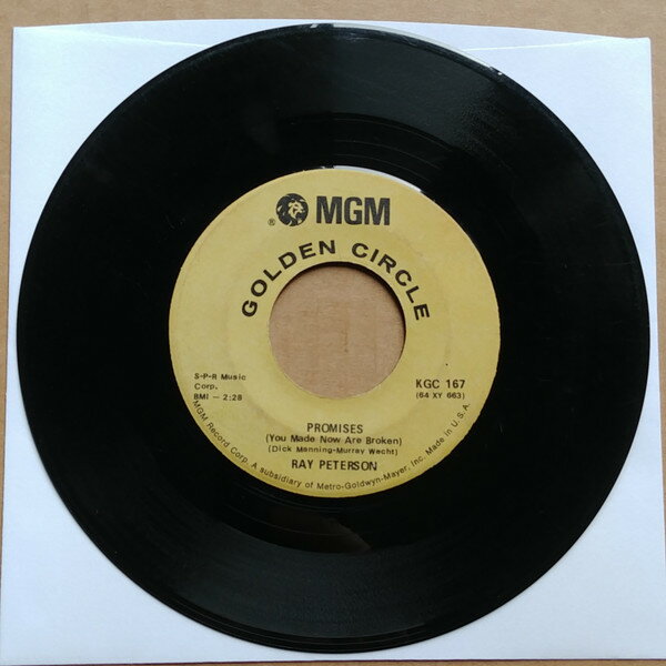 ・アーティスト Ray Peterson ・タイトル Corinna, Corinna / Promises (You Made Now Are Broken) ・レーベル・型番 MGM Records KGC167 ・フォーマット 7インチレコード ・コンディション(盤) 良い (VG+) ・コンディション(ジャケット) プレインカバー（元ジャケット／カバー無し） ・コンディション(帯) オビなし ・特記事項 【レーベルに書き込み】 サンプル画像です。実際の商品の画像ではありません 商品写真はバーコード/カタログ番号に対応したサンプル画像ですので、お送りする商品の画像ではありません。帯やライナーなどの付属品は、特記事項に記載されている場合のみ含まれます。プロモやカラーレコードなどの仕様についても、該当する場合のみ特記事項に記載しています。 【ご購入前に必ずご確認ください】 ・本店サイト(www.recordcity.jp)とは価格、送料が違います ・本店サイト、その他支店のオーダーとは同梱発送できません ・別倉庫から発送しているため、店頭受け渡しは対応しておりません ・一部商品は他の通販サイトでも販売しているため、ご注文のタイミングによっては商品のご用意ができない場合がございます。 ・土日祝日はお休みです 金曜・祝前日9時以降のご連絡またはご入金は、返答または発送が週明け・祝日明けに順次対応となります。 ・ご購入後のキャンセル不可 ご購入後のキャンセルはいかなる理由においてもお受けできません。ご了承の上、ご購入くださいませ。 ・日本郵便(ゆうパック/ゆうメール)によるお届けになります。 ・中古品であることをご理解ください 当ストアでは中古商品を主に販売しております。中古品であることをご理解の上ご購入ください。また、一部商品はRecordCityオンラインストアで試聴可能です。 ・返品について お客様のご都合による返品は一切承っておりません。 表記の内容と実際の商品に相違がある場合、また針飛び等で返品・返金をご希望される場合は、商品の到着後1週間以内にご連絡ください。商品の返送をこちらで確認後、キャンセル・返金を行います。 コンディションVG以下の商品は返品できません。プレイに影響のない表面のこすれ傷、プレス起因のノイズ盤は返品の対象外です。 【コンディション表記】 ・ほぼ新品(M-)(Like New) 完全な新品。未使用。当店ではほぼ使用しません ・非常に良い(EX)(Excellent) 中古盤として美品な状態。わずかな経年を感じるものの傷みを感じさせない、当店基準で最高の状態 ・良い(VG+)(Very Good Plus) 丁寧に扱われた中古品で、軽い使用感がみられる。 ・可(VG)(Acceptable) 使い込まれた中古品で、「良い」よりもさらに使用感がみられる。 ・悪い(VG-)(Bad) 状態が悪いアイテム。使用の保障はなく、再生不可、針飛び、目立つノイズがあるかもしれない。状態によるクレーム不可。返品不可。 ・非常に悪い(G)(Very Bad) 「悪い」よりさらに状態が悪いアイテム。使用の保障はなく、再生不可、針飛び、目立つノイズがあるかもしれない。状態によるクレーム不可。返品不可。 ・ジャンク(Fair)(Junk/Fair) 割れている、反っている、水ダメージがある、カビ、ジャケットが分離している、ひどい書き込み、ひどい擦れなど最低の状態。使用の保障はなく、再生不可、針飛び、目立つノイズがあるかもしれない。状態によるクレーム不可。返品不可。 ・ジャンク(Poor)(Junk/Poor) 割れている、反っている、水ダメージがある、カビ、ジャケットが分離している、ひどい書き込み、ひどい擦れなど最低の状態。使用の保障はなく、再生不可、針飛び、目立つノイズがあるかもしれない。状態によるクレーム不可。返品不可。