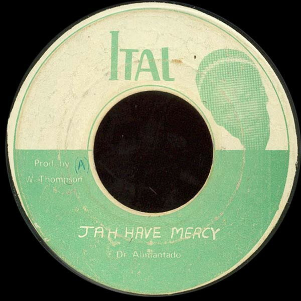 ・アーティスト Dr. Alimantado ・タイトル Jah Have Mercy / Plea I Cause ・レーベル・型番 Ital NONE ・フォーマット 7インチレコード ・コンディション(盤) 悪い (VG-) ・コンディション(ジャケット) ・コンディション(帯) オビなし ・特記事項 【盤に目立った跡】【HISS/WOL/STAIN/SLD/Ain't No Sunshine】 サンプル画像です。実際の商品の画像ではありません 商品写真はバーコード/カタログ番号に対応したサンプル画像ですので、お送りする商品の画像ではありません。帯やライナーなどの付属品は、特記事項に記載されている場合のみ含まれます。プロモやカラーレコードなどの仕様についても、該当する場合のみ特記事項に記載しています。 【ご購入前に必ずご確認ください】 ・本店サイト(www.recordcity.jp)とは価格、送料が違います ・本店サイト、その他支店のオーダーとは同梱発送できません ・注文確定後に別の注文を頂いた場合、注文同士の同梱は致しかねます。 ・別倉庫から発送しているため、店頭受け渡しは対応しておりません ・一部商品は他の通販サイトでも販売しているため、ご注文のタイミングによっては商品のご用意ができない場合がございます。 ・土日祝日はお休みです 金曜・祝前日9時以降のご連絡またはご入金は、返答または発送が週明け・祝日明けに順次対応となります。 ・ご購入後のキャンセル不可 ご購入後のキャンセルはいかなる理由においてもお受けできません。ご了承の上、ご購入くださいませ。 ・日本郵便(ゆうパック/ゆうメール)によるお届けになります。 ・中古品であることをご理解ください 当ストアでは中古商品を主に販売しております。中古品であることをご理解の上ご購入ください。また、一部商品はRecordCityオンラインストアで試聴可能です。 ・返品について お客様のご都合による返品は一切承っておりません。 表記の内容と実際の商品に相違がある場合、また針飛び等で返品・返金をご希望される場合は、商品の到着後1週間以内にご連絡ください。商品の返送をこちらで確認後、キャンセル・返金を行います。 コンディションVG以下の商品は返品できません。プレイに影響のない表面のこすれ傷、プレス起因のノイズ盤は返品の対象外です。 【コンディション表記】 ・ほぼ新品(M-)(Like New) 完全な新品。未使用。当店ではほぼ使用しません ・非常に良い(EX)(Excellent) 中古盤として美品な状態。わずかな経年を感じるものの傷みを感じさせない、当店基準で最高の状態 ・良い(VG+)(Very Good Plus) 丁寧に扱われた中古品で、軽い使用感がみられる。 ・可(VG)(Acceptable) 使い込まれた中古品で、「良い」よりもさらに使用感がみられる。 ・悪い(VG-)(Bad) 状態が悪いアイテム。使用の保障はなく、再生不可、針飛び、目立つノイズがあるかもしれない。状態によるクレーム不可。返品不可。 ・非常に悪い(G)(Very Bad) 「悪い」よりさらに状態が悪いアイテム。使用の保障はなく、再生不可、針飛び、目立つノイズがあるかもしれない。状態によるクレーム不可。返品不可。 ・ジャンク(Fair)(Junk/Fair) 割れている、反っている、水ダメージがある、カビ、ジャケットが分離している、ひどい書き込み、ひどい擦れなど最低の状態。使用の保障はなく、再生不可、針飛び、目立つノイズがあるかもしれない。状態によるクレーム不可。返品不可。 ・ジャンク(Poor)(Junk/Poor) 割れている、反っている、水ダメージがある、カビ、ジャケットが分離している、ひどい書き込み、ひどい擦れなど最低の状態。使用の保障はなく、再生不可、針飛び、目立つノイズがあるかもしれない。状態によるクレーム不可。返品不可。