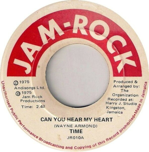 ・アーティスト T.I.M.E. ・タイトル Can You Hear My Heart ・レーベル・型番 Jam-Rock JR010 ・フォーマット 7インチレコード ・コンディション(盤) 良い (VG+) ・コンディション(ジャケット) ・コンディション(帯) オビなし ・特記事項 【盤に短いヘアライン】【VG+/SWOL/STAIN】 サンプル画像です。実際の商品の画像ではありません 商品写真はバーコード/カタログ番号に対応したサンプル画像ですので、お送りする商品の画像ではありません。帯やライナーなどの付属品は、特記事項に記載されている場合のみ含まれます。プロモやカラーレコードなどの仕様についても、該当する場合のみ特記事項に記載しています。 【ご購入前に必ずご確認ください】 ・本店サイト(www.recordcity.jp)とは価格、送料が違います ・本店サイト、その他支店のオーダーとは同梱発送できません ・注文確定後に別の注文を頂いた場合、注文同士の同梱は致しかねます。 ・別倉庫から発送しているため、店頭受け渡しは対応しておりません ・一部商品は他の通販サイトでも販売しているため、ご注文のタイミングによっては商品のご用意ができない場合がございます。 ・土日祝日はお休みです 金曜・祝前日9時以降のご連絡またはご入金は、返答または発送が週明け・祝日明けに順次対応となります。 ・ご購入後のキャンセル不可 ご購入後のキャンセルはいかなる理由においてもお受けできません。ご了承の上、ご購入くださいませ。 ・日本郵便(ゆうパック/ゆうメール)によるお届けになります。 ・中古品であることをご理解ください 当ストアでは中古商品を主に販売しております。中古品であることをご理解の上ご購入ください。また、一部商品はRecordCityオンラインストアで試聴可能です。 ・返品について お客様のご都合による返品は一切承っておりません。 表記の内容と実際の商品に相違がある場合、また針飛び等で返品・返金をご希望される場合は、商品の到着後1週間以内にご連絡ください。商品の返送をこちらで確認後、キャンセル・返金を行います。 コンディションVG以下の商品は返品できません。プレイに影響のない表面のこすれ傷、プレス起因のノイズ盤は返品の対象外です。 【コンディション表記】 ・ほぼ新品(M-)(Like New) 完全な新品。未使用。当店ではほぼ使用しません ・非常に良い(EX)(Excellent) 中古盤として美品な状態。わずかな経年を感じるものの傷みを感じさせない、当店基準で最高の状態 ・良い(VG+)(Very Good Plus) 丁寧に扱われた中古品で、軽い使用感がみられる。 ・可(VG)(Acceptable) 使い込まれた中古品で、「良い」よりもさらに使用感がみられる。 ・悪い(VG-)(Bad) 状態が悪いアイテム。使用の保障はなく、再生不可、針飛び、目立つノイズがあるかもしれない。状態によるクレーム不可。返品不可。 ・非常に悪い(G)(Very Bad) 「悪い」よりさらに状態が悪いアイテム。使用の保障はなく、再生不可、針飛び、目立つノイズがあるかもしれない。状態によるクレーム不可。返品不可。 ・ジャンク(Fair)(Junk/Fair) 割れている、反っている、水ダメージがある、カビ、ジャケットが分離している、ひどい書き込み、ひどい擦れなど最低の状態。使用の保障はなく、再生不可、針飛び、目立つノイズがあるかもしれない。状態によるクレーム不可。返品不可。 ・ジャンク(Poor)(Junk/Poor) 割れている、反っている、水ダメージがある、カビ、ジャケットが分離している、ひどい書き込み、ひどい擦れなど最低の状態。使用の保障はなく、再生不可、針飛び、目立つノイズがあるかもしれない。状態によるクレーム不可。返品不可。