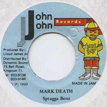 ・アーティスト Spragga Benz ・タイトル Mark Death ・レーベル・型番 ・フォーマット 7" ・コンディション(盤) 新品 (M) ・コンディション(ジャケット) ・コンディション(帯) オビなし ・特記事項 サンプル画像です。実際の商品の画像ではありません 商品写真はバーコード/カタログ番号に対応したサンプル画像ですので、お送りする商品の画像ではありません。帯やライナーなどの付属品は、特記事項に記載されている場合のみ含まれます。プロモやカラーレコードなどの仕様についても、該当する場合のみ特記事項に記載しています。 【ご購入前に必ずご確認ください】 ・本店サイト(www.recordcity.jp)とは価格、送料が違います ・本店サイト、その他支店のオーダーとは同梱発送できません ・注文確定後に別の注文を頂いた場合、注文同士の同梱は致しかねます。 ・別倉庫から発送しているため、店頭受け渡しは対応しておりません ・一部商品は他の通販サイトでも販売しているため、ご注文のタイミングによっては商品のご用意ができない場合がございます。 ・土日祝日はお休みです 金曜・祝前日9時以降のご連絡またはご入金は、返答または発送が週明け・祝日明けに順次対応となります。 ・ご購入後のキャンセル不可 ご購入後のキャンセルはいかなる理由においてもお受けできません。ご了承の上、ご購入くださいませ。 ・日本郵便(ゆうパック/ゆうメール)によるお届けになります。 ・中古品であることをご理解ください 当ストアでは中古商品を主に販売しております。中古品であることをご理解の上ご購入ください。また、一部商品はRecordCityオンラインストアで試聴可能です。 ・返品について お客様のご都合による返品は一切承っておりません。 表記の内容と実際の商品に相違がある場合、また針飛び等で返品・返金をご希望される場合は、商品の到着後1週間以内にご連絡ください。商品の返送をこちらで確認後、キャンセル・返金を行います。 コンディションVG以下の商品は返品できません。プレイに影響のない表面のこすれ傷、プレス起因のノイズ盤は返品の対象外です。 【コンディション表記】 ・ほぼ新品(M-)(Like New) 完全な新品。未使用。当店ではほぼ使用しません ・非常に良い(EX)(Excellent) 中古盤として美品な状態。わずかな経年を感じるものの傷みを感じさせない、当店基準で最高の状態 ・良い(VG+)(Very Good Plus) 丁寧に扱われた中古品で、軽い使用感がみられる。 ・可(VG)(Acceptable) 使い込まれた中古品で、「良い」よりもさらに使用感がみられる。 ・悪い(VG-)(Bad) 状態が悪いアイテム。使用の保障はなく、再生不可、針飛び、目立つノイズがあるかもしれない。状態によるクレーム不可。返品不可。 ・非常に悪い(G)(Very Bad) 「悪い」よりさらに状態が悪いアイテム。使用の保障はなく、再生不可、針飛び、目立つノイズがあるかもしれない。状態によるクレーム不可。返品不可。 ・ジャンク(Fair)(Junk/Fair) 割れている、反っている、水ダメージがある、カビ、ジャケットが分離している、ひどい書き込み、ひどい擦れなど最低の状態。使用の保障はなく、再生不可、針飛び、目立つノイズがあるかもしれない。状態によるクレーム不可。返品不可。 ・ジャンク(Poor)(Junk/Poor) 割れている、反っている、水ダメージがある、カビ、ジャケットが分離している、ひどい書き込み、ひどい擦れなど最低の状態。使用の保障はなく、再生不可、針飛び、目立つノイズがあるかもしれない。状態によるクレーム不可。返品不可。