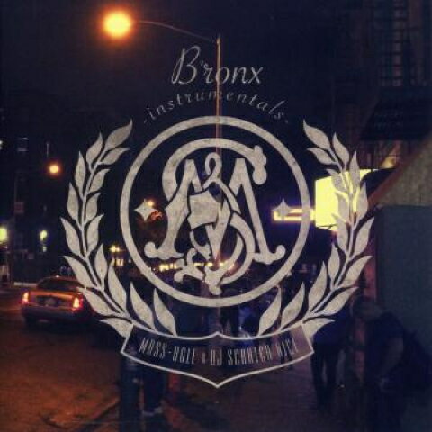 ・アーティスト Mass-hole, Dj Scratch Nice ・タイトル B'ronk Instrumentals ・レーベル・型番 Doger Records JPN DERLP044 ・フォーマット LP ・コンディション(盤) 新品 (M) ・コンディション(ジャケット) ・コンディション(帯) オビなし ・特記事項 サンプル画像です。実際の商品の画像ではありません 商品写真はバーコード/カタログ番号に対応したサンプル画像ですので、お送りする商品の画像ではありません。帯やライナーなどの付属品は、特記事項に記載されている場合のみ含まれます。プロモやカラーレコードなどの仕様についても、該当する場合のみ特記事項に記載しています。 【ご購入前に必ずご確認ください】 ・本店サイト(www.recordcity.jp)とは価格、送料が違います ・本店サイト、その他支店のオーダーとは同梱発送できません ・注文確定後に別の注文を頂いた場合、注文同士の同梱は致しかねます。 ・別倉庫から発送しているため、店頭受け渡しは対応しておりません ・一部商品は他の通販サイトでも販売しているため、ご注文のタイミングによっては商品のご用意ができない場合がございます。 ・土日祝日はお休みです 金曜・祝前日9時以降のご連絡またはご入金は、返答または発送が週明け・祝日明けに順次対応となります。 ・ご購入後のキャンセル不可 ご購入後のキャンセルはいかなる理由においてもお受けできません。ご了承の上、ご購入くださいませ。 ・日本郵便(ゆうパック/ゆうメール)によるお届けになります。 ・中古品であることをご理解ください 当ストアでは中古商品を主に販売しております。中古品であることをご理解の上ご購入ください。また、一部商品はRecordCityオンラインストアで試聴可能です。 ・返品について お客様のご都合による返品は一切承っておりません。 表記の内容と実際の商品に相違がある場合、また針飛び等で返品・返金をご希望される場合は、商品の到着後1週間以内にご連絡ください。商品の返送をこちらで確認後、キャンセル・返金を行います。 コンディションVG以下の商品は返品できません。プレイに影響のない表面のこすれ傷、プレス起因のノイズ盤は返品の対象外です。 【コンディション表記】 ・ほぼ新品(M-)(Like New) 完全な新品。未使用。当店ではほぼ使用しません ・非常に良い(EX)(Excellent) 中古盤として美品な状態。わずかな経年を感じるものの傷みを感じさせない、当店基準で最高の状態 ・良い(VG+)(Very Good Plus) 丁寧に扱われた中古品で、軽い使用感がみられる。 ・可(VG)(Acceptable) 使い込まれた中古品で、「良い」よりもさらに使用感がみられる。 ・悪い(VG-)(Bad) 状態が悪いアイテム。使用の保障はなく、再生不可、針飛び、目立つノイズがあるかもしれない。状態によるクレーム不可。返品不可。 ・非常に悪い(G)(Very Bad) 「悪い」よりさらに状態が悪いアイテム。使用の保障はなく、再生不可、針飛び、目立つノイズがあるかもしれない。状態によるクレーム不可。返品不可。 ・ジャンク(Fair)(Junk/Fair) 割れている、反っている、水ダメージがある、カビ、ジャケットが分離している、ひどい書き込み、ひどい擦れなど最低の状態。使用の保障はなく、再生不可、針飛び、目立つノイズがあるかもしれない。状態によるクレーム不可。返品不可。 ・ジャンク(Poor)(Junk/Poor) 割れている、反っている、水ダメージがある、カビ、ジャケットが分離している、ひどい書き込み、ひどい擦れなど最低の状態。使用の保障はなく、再生不可、針飛び、目立つノイズがあるかもしれない。状態によるクレーム不可。返品不可。