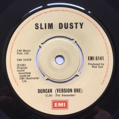 ・アーティスト Slim Dusty ・タイトル Duncan ・レーベル・型番 EMI EMI5141 ・フォーマット 7インチレコード ・コンディション(盤) 良い (VG+) ・コンディション(ジャケット) プレインカバー（元ジャケット／カバー無し） ・コンディション(帯) オビなし ・特記事項 サンプル画像です。実際の商品の画像ではありません 商品写真はバーコード/カタログ番号に対応したサンプル画像ですので、お送りする商品の画像ではありません。帯やライナーなどの付属品は、特記事項に記載されている場合のみ含まれます。プロモやカラーレコードなどの仕様についても、該当する場合のみ特記事項に記載しています。 【ご購入前に必ずご確認ください】 ・本店サイト(www.recordcity.jp)とは価格、送料が違います ・本店サイト、その他支店のオーダーとは同梱発送できません ・注文確定後に別の注文を頂いた場合、注文同士の同梱は致しかねます。 ・別倉庫から発送しているため、店頭受け渡しは対応しておりません ・一部商品は他の通販サイトでも販売しているため、ご注文のタイミングによっては商品のご用意ができない場合がございます。 ・土日祝日はお休みです 金曜・祝前日9時以降のご連絡またはご入金は、返答または発送が週明け・祝日明けに順次対応となります。 ・ご購入後のキャンセル不可 ご購入後のキャンセルはいかなる理由においてもお受けできません。ご了承の上、ご購入くださいませ。 ・日本郵便(ゆうパック/ゆうメール)によるお届けになります。 ・中古品であることをご理解ください 当ストアでは中古商品を主に販売しております。中古品であることをご理解の上ご購入ください。また、一部商品はRecordCityオンラインストアで試聴可能です。 ・返品について お客様のご都合による返品は一切承っておりません。 表記の内容と実際の商品に相違がある場合、また針飛び等で返品・返金をご希望される場合は、商品の到着後1週間以内にご連絡ください。商品の返送をこちらで確認後、キャンセル・返金を行います。 コンディションVG以下の商品は返品できません。プレイに影響のない表面のこすれ傷、プレス起因のノイズ盤は返品の対象外です。 【コンディション表記】 ・ほぼ新品(M-)(Like New) 完全な新品。未使用。当店ではほぼ使用しません ・非常に良い(EX)(Excellent) 中古盤として美品な状態。わずかな経年を感じるものの傷みを感じさせない、当店基準で最高の状態 ・良い(VG+)(Very Good Plus) 丁寧に扱われた中古品で、軽い使用感がみられる。 ・可(VG)(Acceptable) 使い込まれた中古品で、「良い」よりもさらに使用感がみられる。 ・悪い(VG-)(Bad) 状態が悪いアイテム。使用の保障はなく、再生不可、針飛び、目立つノイズがあるかもしれない。状態によるクレーム不可。返品不可。 ・非常に悪い(G)(Very Bad) 「悪い」よりさらに状態が悪いアイテム。使用の保障はなく、再生不可、針飛び、目立つノイズがあるかもしれない。状態によるクレーム不可。返品不可。 ・ジャンク(Fair)(Junk/Fair) 割れている、反っている、水ダメージがある、カビ、ジャケットが分離している、ひどい書き込み、ひどい擦れなど最低の状態。使用の保障はなく、再生不可、針飛び、目立つノイズがあるかもしれない。状態によるクレーム不可。返品不可。 ・ジャンク(Poor)(Junk/Poor) 割れている、反っている、水ダメージがある、カビ、ジャケットが分離している、ひどい書き込み、ひどい擦れなど最低の状態。使用の保障はなく、再生不可、針飛び、目立つノイズがあるかもしれない。状態によるクレーム不可。返品不可。