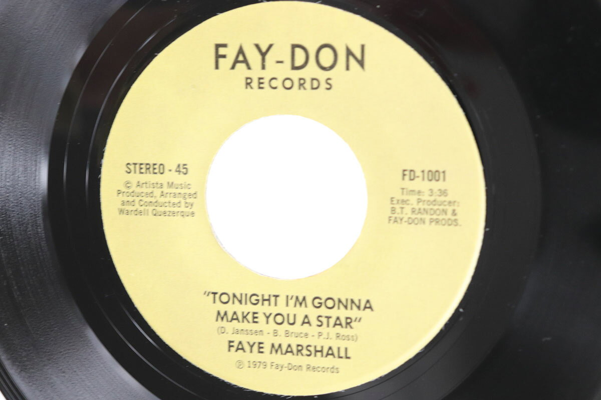 ・アーティスト Faye Marshall ・タイトル Tonight I'm Gonna Make You A Star / You're Always Here To Say Goodnight ・レーベル・型番 FAY-DON RECORDS FD1001 ・フォーマット 7インチレコード ・コンディション(盤) 良い (VG+) ・コンディション(ジャケット) プレインカバー（元ジャケット／カバー無し） ・コンディション(帯) オビなし ・特記事項 【レーベルに書き込み】 実際に発送される商品の画像です 【ご購入前に必ずご確認ください】 ・本店サイト(www.recordcity.jp)とは価格、送料が違います ・本店サイト、その他支店のオーダーとは同梱発送できません ・注文確定後に別の注文を頂いた場合、注文同士の同梱は致しかねます。 ・別倉庫から発送しているため、店頭受け渡しは対応しておりません ・一部商品は他の通販サイトでも販売しているため、ご注文のタイミングによっては商品のご用意ができない場合がございます。 ・土日祝日はお休みです 金曜・祝前日9時以降のご連絡またはご入金は、返答または発送が週明け・祝日明けに順次対応となります。 ・ご購入後のキャンセル不可 ご購入後のキャンセルはいかなる理由においてもお受けできません。ご了承の上、ご購入くださいませ。 ・日本郵便(ゆうパック/ゆうメール)によるお届けになります。 ・中古品であることをご理解ください 当ストアでは中古商品を主に販売しております。中古品であることをご理解の上ご購入ください。また、一部商品はRecordCityオンラインストアで試聴可能です。 ・返品について お客様のご都合による返品は一切承っておりません。 表記の内容と実際の商品に相違がある場合、また針飛び等で返品・返金をご希望される場合は、商品の到着後1週間以内にご連絡ください。商品の返送をこちらで確認後、キャンセル・返金を行います。 コンディションVG以下の商品は返品できません。プレイに影響のない表面のこすれ傷、プレス起因のノイズ盤は返品の対象外です。 【コンディション表記】 ・ほぼ新品(M-)(Like New) 完全な新品。未使用。当店ではほぼ使用しません ・非常に良い(EX)(Excellent) 中古盤として美品な状態。わずかな経年を感じるものの傷みを感じさせない、当店基準で最高の状態 ・良い(VG+)(Very Good Plus) 丁寧に扱われた中古品で、軽い使用感がみられる。 ・可(VG)(Acceptable) 使い込まれた中古品で、「良い」よりもさらに使用感がみられる。 ・悪い(VG-)(Bad) 状態が悪いアイテム。使用の保障はなく、再生不可、針飛び、目立つノイズがあるかもしれない。状態によるクレーム不可。返品不可。 ・非常に悪い(G)(Very Bad) 「悪い」よりさらに状態が悪いアイテム。使用の保障はなく、再生不可、針飛び、目立つノイズがあるかもしれない。状態によるクレーム不可。返品不可。 ・ジャンク(Fair)(Junk/Fair) 割れている、反っている、水ダメージがある、カビ、ジャケットが分離している、ひどい書き込み、ひどい擦れなど最低の状態。使用の保障はなく、再生不可、針飛び、目立つノイズがあるかもしれない。状態によるクレーム不可。返品不可。 ・ジャンク(Poor)(Junk/Poor) 割れている、反っている、水ダメージがある、カビ、ジャケットが分離している、ひどい書き込み、ひどい擦れなど最低の状態。使用の保障はなく、再生不可、針飛び、目立つノイズがあるかもしれない。状態によるクレーム不可。返品不可。