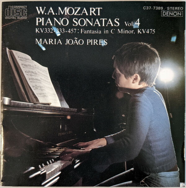 ・アーティスト Wolfgang Amadeus Mozart, Maria-Jo?o Pires ・タイトル Piano Sonatas Vol. 4 (KV332・333・457 : Fantasia In C Minor, KV475) ・レーベル・型番 Denon C377389 ・フォーマット CD ・コンディション(盤) 可 (VG) ・コンディション(ジャケット) ・コンディション(帯) オビなし ・特記事項 【ケース擦れ】【盤に小さいキズ】 サンプル画像です。実際の商品の画像ではありません 商品写真はバーコード/カタログ番号に対応したサンプル画像ですので、お送りする商品の画像ではありません。帯やライナーなどの付属品は、特記事項に記載されている場合のみ含まれます。プロモやカラーレコードなどの仕様についても、該当する場合のみ特記事項に記載しています。 【ご購入前に必ずご確認ください】 ・本店サイト(www.recordcity.jp)とは価格、送料が違います ・本店サイト、その他支店のオーダーとは同梱発送できません ・注文確定後に別の注文を頂いた場合、注文同士の同梱は致しかねます。 ・別倉庫から発送しているため、店頭受け渡しは対応しておりません ・一部商品は他の通販サイトでも販売しているため、ご注文のタイミングによっては商品のご用意ができない場合がございます。 ・土日祝日はお休みです 金曜・祝前日9時以降のご連絡またはご入金は、返答または発送が週明け・祝日明けに順次対応となります。 ・ご購入後のキャンセル不可 ご購入後のキャンセルはいかなる理由においてもお受けできません。ご了承の上、ご購入くださいませ。 ・日本郵便(ゆうパック/ゆうメール)によるお届けになります。 ・中古品であることをご理解ください 当ストアでは中古商品を主に販売しております。中古品であることをご理解の上ご購入ください。また、一部商品はRecordCityオンラインストアで試聴可能です。 ・返品について お客様のご都合による返品は一切承っておりません。 表記の内容と実際の商品に相違がある場合、また針飛び等で返品・返金をご希望される場合は、商品の到着後1週間以内にご連絡ください。商品の返送をこちらで確認後、キャンセル・返金を行います。 コンディションVG以下の商品は返品できません。プレイに影響のない表面のこすれ傷、プレス起因のノイズ盤は返品の対象外です。 【コンディション表記】 ・ほぼ新品(M-)(Like New) 完全な新品。未使用。当店ではほぼ使用しません ・非常に良い(EX)(Excellent) 中古盤として美品な状態。わずかな経年を感じるものの傷みを感じさせない、当店基準で最高の状態 ・良い(VG+)(Very Good Plus) 丁寧に扱われた中古品で、軽い使用感がみられる。 ・可(VG)(Acceptable) 使い込まれた中古品で、「良い」よりもさらに使用感がみられる。 ・悪い(VG-)(Bad) 状態が悪いアイテム。使用の保障はなく、再生不可、針飛び、目立つノイズがあるかもしれない。状態によるクレーム不可。返品不可。 ・非常に悪い(G)(Very Bad) 「悪い」よりさらに状態が悪いアイテム。使用の保障はなく、再生不可、針飛び、目立つノイズがあるかもしれない。状態によるクレーム不可。返品不可。 ・ジャンク(Fair)(Junk/Fair) 割れている、反っている、水ダメージがある、カビ、ジャケットが分離している、ひどい書き込み、ひどい擦れなど最低の状態。使用の保障はなく、再生不可、針飛び、目立つノイズがあるかもしれない。状態によるクレーム不可。返品不可。 ・ジャンク(Poor)(Junk/Poor) 割れている、反っている、水ダメージがある、カビ、ジャケットが分離している、ひどい書き込み、ひどい擦れなど最低の状態。使用の保障はなく、再生不可、針飛び、目立つノイズがあるかもしれない。状態によるクレーム不可。返品不可。