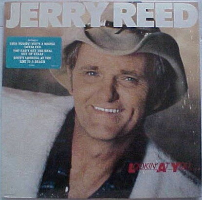 ・アーティスト Jerry Reed ・タイトル Lookin' At You ・レーベル・型番 Capitol Records ST12492 ・フォーマット LPレコード ・コンディション(盤) 良い (VG+) ・コンディション(ジャケット) 良い (VG+) ・コンディション(帯) オビなし ・特記事項 サンプル画像です。実際の商品の画像ではありません 商品写真はバーコード/カタログ番号に対応したサンプル画像ですので、お送りする商品の画像ではありません。帯やライナーなどの付属品は、特記事項に記載されている場合のみ含まれます。プロモやカラーレコードなどの仕様についても、該当する場合のみ特記事項に記載しています。 【ご購入前に必ずご確認ください】 ・本店サイト(www.recordcity.jp)とは価格、送料が違います ・本店サイト、その他支店のオーダーとは同梱発送できません ・注文確定後に別の注文を頂いた場合、注文同士の同梱は致しかねます。 ・別倉庫から発送しているため、店頭受け渡しは対応しておりません ・一部商品は他の通販サイトでも販売しているため、ご注文のタイミングによっては商品のご用意ができない場合がございます。 ・土日祝日はお休みです 金曜・祝前日9時以降のご連絡またはご入金は、返答または発送が週明け・祝日明けに順次対応となります。 ・ご購入後のキャンセル不可 ご購入後のキャンセルはいかなる理由においてもお受けできません。ご了承の上、ご購入くださいませ。 ・日本郵便(ゆうパック/ゆうメール)によるお届けになります。 ・中古品であることをご理解ください 当ストアでは中古商品を主に販売しております。中古品であることをご理解の上ご購入ください。また、一部商品はRecordCityオンラインストアで試聴可能です。 ・返品について お客様のご都合による返品は一切承っておりません。 表記の内容と実際の商品に相違がある場合、また針飛び等で返品・返金をご希望される場合は、商品の到着後1週間以内にご連絡ください。商品の返送をこちらで確認後、キャンセル・返金を行います。 コンディションVG以下の商品は返品できません。プレイに影響のない表面のこすれ傷、プレス起因のノイズ盤は返品の対象外です。 【コンディション表記】 ・ほぼ新品(M-)(Like New) 完全な新品。未使用。当店ではほぼ使用しません ・非常に良い(EX)(Excellent) 中古盤として美品な状態。わずかな経年を感じるものの傷みを感じさせない、当店基準で最高の状態 ・良い(VG+)(Very Good Plus) 丁寧に扱われた中古品で、軽い使用感がみられる。 ・可(VG)(Acceptable) 使い込まれた中古品で、「良い」よりもさらに使用感がみられる。 ・悪い(VG-)(Bad) 状態が悪いアイテム。使用の保障はなく、再生不可、針飛び、目立つノイズがあるかもしれない。状態によるクレーム不可。返品不可。 ・非常に悪い(G)(Very Bad) 「悪い」よりさらに状態が悪いアイテム。使用の保障はなく、再生不可、針飛び、目立つノイズがあるかもしれない。状態によるクレーム不可。返品不可。 ・ジャンク(Fair)(Junk/Fair) 割れている、反っている、水ダメージがある、カビ、ジャケットが分離している、ひどい書き込み、ひどい擦れなど最低の状態。使用の保障はなく、再生不可、針飛び、目立つノイズがあるかもしれない。状態によるクレーム不可。返品不可。 ・ジャンク(Poor)(Junk/Poor) 割れている、反っている、水ダメージがある、カビ、ジャケットが分離している、ひどい書き込み、ひどい擦れなど最低の状態。使用の保障はなく、再生不可、針飛び、目立つノイズがあるかもしれない。状態によるクレーム不可。返品不可。