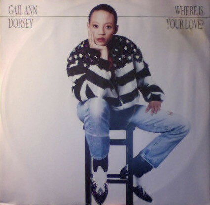 ・アーティスト Gail Ann Dorsey ・タイトル Where Is Your Love? ・レーベル・型番 WEA YZ324T ・フォーマット 12インチレコード ・コンディション(盤) 良い (VG+) ・コンディション(ジャケット) 可 (VG) ・コンディション(帯) オビなし ・特記事項 【カバーにシール付着】【カバー汚れ】 サンプル画像です。実際の商品の画像ではありません 商品写真はバーコード/カタログ番号に対応したサンプル画像ですので、お送りする商品の画像ではありません。帯やライナーなどの付属品は、特記事項に記載されている場合のみ含まれます。プロモやカラーレコードなどの仕様についても、該当する場合のみ特記事項に記載しています。 【ご購入前に必ずご確認ください】 ・本店サイト(www.recordcity.jp)とは価格、送料が違います ・本店サイト、その他支店のオーダーとは同梱発送できません ・注文確定後に別の注文を頂いた場合、注文同士の同梱は致しかねます。 ・別倉庫から発送しているため、店頭受け渡しは対応しておりません ・一部商品は他の通販サイトでも販売しているため、ご注文のタイミングによっては商品のご用意ができない場合がございます。 ・土日祝日はお休みです 金曜・祝前日9時以降のご連絡またはご入金は、返答または発送が週明け・祝日明けに順次対応となります。 ・ご購入後のキャンセル不可 ご購入後のキャンセルはいかなる理由においてもお受けできません。ご了承の上、ご購入くださいませ。 ・日本郵便(ゆうパック/ゆうメール)によるお届けになります。 ・中古品であることをご理解ください 当ストアでは中古商品を主に販売しております。中古品であることをご理解の上ご購入ください。また、一部商品はRecordCityオンラインストアで試聴可能です。 ・返品について お客様のご都合による返品は一切承っておりません。 表記の内容と実際の商品に相違がある場合、また針飛び等で返品・返金をご希望される場合は、商品の到着後1週間以内にご連絡ください。商品の返送をこちらで確認後、キャンセル・返金を行います。 コンディションVG以下の商品は返品できません。プレイに影響のない表面のこすれ傷、プレス起因のノイズ盤は返品の対象外です。 【コンディション表記】 ・ほぼ新品(M-)(Like New) 完全な新品。未使用。当店ではほぼ使用しません ・非常に良い(EX)(Excellent) 中古盤として美品な状態。わずかな経年を感じるものの傷みを感じさせない、当店基準で最高の状態 ・良い(VG+)(Very Good Plus) 丁寧に扱われた中古品で、軽い使用感がみられる。 ・可(VG)(Acceptable) 使い込まれた中古品で、「良い」よりもさらに使用感がみられる。 ・悪い(VG-)(Bad) 状態が悪いアイテム。使用の保障はなく、再生不可、針飛び、目立つノイズがあるかもしれない。状態によるクレーム不可。返品不可。 ・非常に悪い(G)(Very Bad) 「悪い」よりさらに状態が悪いアイテム。使用の保障はなく、再生不可、針飛び、目立つノイズがあるかもしれない。状態によるクレーム不可。返品不可。 ・ジャンク(Fair)(Junk/Fair) 割れている、反っている、水ダメージがある、カビ、ジャケットが分離している、ひどい書き込み、ひどい擦れなど最低の状態。使用の保障はなく、再生不可、針飛び、目立つノイズがあるかもしれない。状態によるクレーム不可。返品不可。 ・ジャンク(Poor)(Junk/Poor) 割れている、反っている、水ダメージがある、カビ、ジャケットが分離している、ひどい書き込み、ひどい擦れなど最低の状態。使用の保障はなく、再生不可、針飛び、目立つノイズがあるかもしれない。状態によるクレーム不可。返品不可。