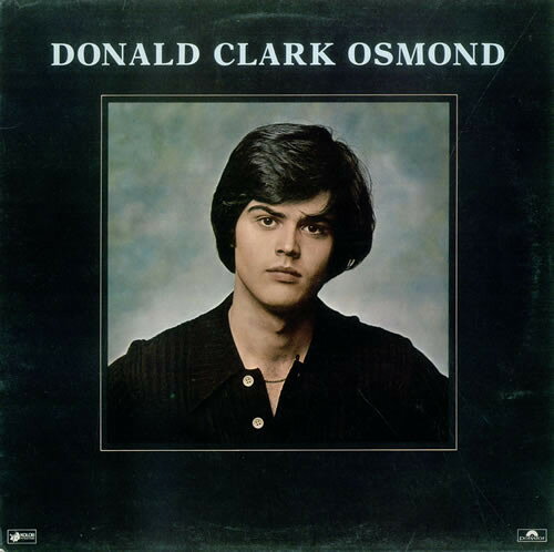 ・アーティスト Donny Osmond ・タイトル Donald Clark Osmond ・レーベル・型番 POLYDOR 2391298 ・フォーマット LPレコード ・コンディション(盤) 良い (VG+) ・コンディション(ジャケット) 良い (VG+) ・コンディション(帯) オビなし ・特記事項 【盤に浅い跡】 サンプル画像です。実際の商品の画像ではありません 商品写真はバーコード/カタログ番号に対応したサンプル画像ですので、お送りする商品の画像ではありません。帯やライナーなどの付属品は、特記事項に記載されている場合のみ含まれます。プロモやカラーレコードなどの仕様についても、該当する場合のみ特記事項に記載しています。 【ご購入前に必ずご確認ください】 ・本店サイト(www.recordcity.jp)とは価格、送料が違います ・本店サイト、その他支店のオーダーとは同梱発送できません ・注文確定後に別の注文を頂いた場合、注文同士の同梱は致しかねます。 ・別倉庫から発送しているため、店頭受け渡しは対応しておりません ・一部商品は他の通販サイトでも販売しているため、ご注文のタイミングによっては商品のご用意ができない場合がございます。 ・土日祝日はお休みです 金曜・祝前日9時以降のご連絡またはご入金は、返答または発送が週明け・祝日明けに順次対応となります。 ・ご購入後のキャンセル不可 ご購入後のキャンセルはいかなる理由においてもお受けできません。ご了承の上、ご購入くださいませ。 ・日本郵便(ゆうパック/ゆうメール)によるお届けになります。 ・中古品であることをご理解ください 当ストアでは中古商品を主に販売しております。中古品であることをご理解の上ご購入ください。また、一部商品はRecordCityオンラインストアで試聴可能です。 ・返品について お客様のご都合による返品は一切承っておりません。 表記の内容と実際の商品に相違がある場合、また針飛び等で返品・返金をご希望される場合は、商品の到着後1週間以内にご連絡ください。商品の返送をこちらで確認後、キャンセル・返金を行います。 コンディションVG以下の商品は返品できません。プレイに影響のない表面のこすれ傷、プレス起因のノイズ盤は返品の対象外です。 【コンディション表記】 ・ほぼ新品(M-)(Like New) 完全な新品。未使用。当店ではほぼ使用しません ・非常に良い(EX)(Excellent) 中古盤として美品な状態。わずかな経年を感じるものの傷みを感じさせない、当店基準で最高の状態 ・良い(VG+)(Very Good Plus) 丁寧に扱われた中古品で、軽い使用感がみられる。 ・可(VG)(Acceptable) 使い込まれた中古品で、「良い」よりもさらに使用感がみられる。 ・悪い(VG-)(Bad) 状態が悪いアイテム。使用の保障はなく、再生不可、針飛び、目立つノイズがあるかもしれない。状態によるクレーム不可。返品不可。 ・非常に悪い(G)(Very Bad) 「悪い」よりさらに状態が悪いアイテム。使用の保障はなく、再生不可、針飛び、目立つノイズがあるかもしれない。状態によるクレーム不可。返品不可。 ・ジャンク(Fair)(Junk/Fair) 割れている、反っている、水ダメージがある、カビ、ジャケットが分離している、ひどい書き込み、ひどい擦れなど最低の状態。使用の保障はなく、再生不可、針飛び、目立つノイズがあるかもしれない。状態によるクレーム不可。返品不可。 ・ジャンク(Poor)(Junk/Poor) 割れている、反っている、水ダメージがある、カビ、ジャケットが分離している、ひどい書き込み、ひどい擦れなど最低の状態。使用の保障はなく、再生不可、針飛び、目立つノイズがあるかもしれない。状態によるクレーム不可。返品不可。