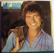 ・アーティスト Mac Davis ・タイトル Till I Made It With You ・レーベル・型番 MCA Records MCA5590 ・フォーマット LPレコード ・コンディション(盤) 良い (VG+) ・コンディション(ジャケット) 良い (VG+) ・コンディション(帯) オビなし ・特記事項 【盤に薄い跡】【カバーにカットアウトホール】 サンプル画像です。実際の商品の画像ではありません 商品写真はバーコード/カタログ番号に対応したサンプル画像ですので、お送りする商品の画像ではありません。帯やライナーなどの付属品は、特記事項に記載されている場合のみ含まれます。プロモやカラーレコードなどの仕様についても、該当する場合のみ特記事項に記載しています。 【ご購入前に必ずご確認ください】 ・本店サイト(www.recordcity.jp)とは価格、送料が違います ・本店サイト、その他支店のオーダーとは同梱発送できません ・注文確定後に別の注文を頂いた場合、注文同士の同梱は致しかねます。 ・別倉庫から発送しているため、店頭受け渡しは対応しておりません ・一部商品は他の通販サイトでも販売しているため、ご注文のタイミングによっては商品のご用意ができない場合がございます。 ・土日祝日はお休みです 金曜・祝前日9時以降のご連絡またはご入金は、返答または発送が週明け・祝日明けに順次対応となります。 ・ご購入後のキャンセル不可 ご購入後のキャンセルはいかなる理由においてもお受けできません。ご了承の上、ご購入くださいませ。 ・日本郵便(ゆうパック/ゆうメール)によるお届けになります。 ・中古品であることをご理解ください 当ストアでは中古商品を主に販売しております。中古品であることをご理解の上ご購入ください。また、一部商品はRecordCityオンラインストアで試聴可能です。 ・返品について お客様のご都合による返品は一切承っておりません。 表記の内容と実際の商品に相違がある場合、また針飛び等で返品・返金をご希望される場合は、商品の到着後1週間以内にご連絡ください。商品の返送をこちらで確認後、キャンセル・返金を行います。 コンディションVG以下の商品は返品できません。プレイに影響のない表面のこすれ傷、プレス起因のノイズ盤は返品の対象外です。 【コンディション表記】 ・ほぼ新品(M-)(Like New) 完全な新品。未使用。当店ではほぼ使用しません ・非常に良い(EX)(Excellent) 中古盤として美品な状態。わずかな経年を感じるものの傷みを感じさせない、当店基準で最高の状態 ・良い(VG+)(Very Good Plus) 丁寧に扱われた中古品で、軽い使用感がみられる。 ・可(VG)(Acceptable) 使い込まれた中古品で、「良い」よりもさらに使用感がみられる。 ・悪い(VG-)(Bad) 状態が悪いアイテム。使用の保障はなく、再生不可、針飛び、目立つノイズがあるかもしれない。状態によるクレーム不可。返品不可。 ・非常に悪い(G)(Very Bad) 「悪い」よりさらに状態が悪いアイテム。使用の保障はなく、再生不可、針飛び、目立つノイズがあるかもしれない。状態によるクレーム不可。返品不可。 ・ジャンク(Fair)(Junk/Fair) 割れている、反っている、水ダメージがある、カビ、ジャケットが分離している、ひどい書き込み、ひどい擦れなど最低の状態。使用の保障はなく、再生不可、針飛び、目立つノイズがあるかもしれない。状態によるクレーム不可。返品不可。 ・ジャンク(Poor)(Junk/Poor) 割れている、反っている、水ダメージがある、カビ、ジャケットが分離している、ひどい書き込み、ひどい擦れなど最低の状態。使用の保障はなく、再生不可、針飛び、目立つノイズがあるかもしれない。状態によるクレーム不可。返品不可。