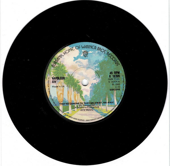 ・アーティスト Napoleon XIV ・タイトル They're Coming To Take Me Away, Ha-Haa! ・レーベル・型番 Warner Bros. Records K16309 ・フォーマット 7インチレコード ・コンディション(盤) 可 (VG) ・コンディション(ジャケット) プレインカバー（元ジャケット／カバー無し） ・コンディション(帯) オビなし ・特記事項 【盤に小さいキズ】 サンプル画像です。実際の商品の画像ではありません 商品写真はバーコード/カタログ番号に対応したサンプル画像ですので、お送りする商品の画像ではありません。帯やライナーなどの付属品は、特記事項に記載されている場合のみ含まれます。プロモやカラーレコードなどの仕様についても、該当する場合のみ特記事項に記載しています。 【ご購入前に必ずご確認ください】 ・本店サイト(www.recordcity.jp)とは価格、送料が違います ・本店サイト、その他支店のオーダーとは同梱発送できません ・注文確定後に別の注文を頂いた場合、注文同士の同梱は致しかねます。 ・別倉庫から発送しているため、店頭受け渡しは対応しておりません ・一部商品は他の通販サイトでも販売しているため、ご注文のタイミングによっては商品のご用意ができない場合がございます。 ・土日祝日はお休みです 金曜・祝前日9時以降のご連絡またはご入金は、返答または発送が週明け・祝日明けに順次対応となります。 ・ご購入後のキャンセル不可 ご購入後のキャンセルはいかなる理由においてもお受けできません。ご了承の上、ご購入くださいませ。 ・日本郵便(ゆうパック/ゆうメール)によるお届けになります。 ・中古品であることをご理解ください 当ストアでは中古商品を主に販売しております。中古品であることをご理解の上ご購入ください。また、一部商品はRecordCityオンラインストアで試聴可能です。 ・返品について お客様のご都合による返品は一切承っておりません。 表記の内容と実際の商品に相違がある場合、また針飛び等で返品・返金をご希望される場合は、商品の到着後1週間以内にご連絡ください。商品の返送をこちらで確認後、キャンセル・返金を行います。 コンディションVG以下の商品は返品できません。プレイに影響のない表面のこすれ傷、プレス起因のノイズ盤は返品の対象外です。 【コンディション表記】 ・ほぼ新品(M-)(Like New) 完全な新品。未使用。当店ではほぼ使用しません ・非常に良い(EX)(Excellent) 中古盤として美品な状態。わずかな経年を感じるものの傷みを感じさせない、当店基準で最高の状態 ・良い(VG+)(Very Good Plus) 丁寧に扱われた中古品で、軽い使用感がみられる。 ・可(VG)(Acceptable) 使い込まれた中古品で、「良い」よりもさらに使用感がみられる。 ・悪い(VG-)(Bad) 状態が悪いアイテム。使用の保障はなく、再生不可、針飛び、目立つノイズがあるかもしれない。状態によるクレーム不可。返品不可。 ・非常に悪い(G)(Very Bad) 「悪い」よりさらに状態が悪いアイテム。使用の保障はなく、再生不可、針飛び、目立つノイズがあるかもしれない。状態によるクレーム不可。返品不可。 ・ジャンク(Fair)(Junk/Fair) 割れている、反っている、水ダメージがある、カビ、ジャケットが分離している、ひどい書き込み、ひどい擦れなど最低の状態。使用の保障はなく、再生不可、針飛び、目立つノイズがあるかもしれない。状態によるクレーム不可。返品不可。 ・ジャンク(Poor)(Junk/Poor) 割れている、反っている、水ダメージがある、カビ、ジャケットが分離している、ひどい書き込み、ひどい擦れなど最低の状態。使用の保障はなく、再生不可、針飛び、目立つノイズがあるかもしれない。状態によるクレーム不可。返品不可。