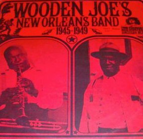 ・アーティスト Wooden Joe's New Orleans Band ・タイトル 1945-1949 ・レーベル・型番 STORYVILLE 670204 ・フォーマット LPレコード ・コンディション(盤) 良い (VG+) ・コンディション(ジャケット) 良い (VG+) ・コンディション(帯) オビなし ・特記事項 サンプル画像です。実際の商品の画像ではありません 商品写真はバーコード/カタログ番号に対応したサンプル画像ですので、お送りする商品の画像ではありません。帯やライナーなどの付属品は、特記事項に記載されている場合のみ含まれます。プロモやカラーレコードなどの仕様についても、該当する場合のみ特記事項に記載しています。 【ご購入前に必ずご確認ください】 ・本店サイト(www.recordcity.jp)とは価格、送料が違います ・本店サイト、その他支店のオーダーとは同梱発送できません ・注文確定後に別の注文を頂いた場合、注文同士の同梱は致しかねます。 ・別倉庫から発送しているため、店頭受け渡しは対応しておりません ・一部商品は他の通販サイトでも販売しているため、ご注文のタイミングによっては商品のご用意ができない場合がございます。 ・土日祝日はお休みです 金曜・祝前日9時以降のご連絡またはご入金は、返答または発送が週明け・祝日明けに順次対応となります。 ・ご購入後のキャンセル不可 ご購入後のキャンセルはいかなる理由においてもお受けできません。ご了承の上、ご購入くださいませ。 ・日本郵便(ゆうパック/ゆうメール)によるお届けになります。 ・中古品であることをご理解ください 当ストアでは中古商品を主に販売しております。中古品であることをご理解の上ご購入ください。また、一部商品はRecordCityオンラインストアで試聴可能です。 ・返品について お客様のご都合による返品は一切承っておりません。 表記の内容と実際の商品に相違がある場合、また針飛び等で返品・返金をご希望される場合は、商品の到着後1週間以内にご連絡ください。商品の返送をこちらで確認後、キャンセル・返金を行います。 コンディションVG以下の商品は返品できません。プレイに影響のない表面のこすれ傷、プレス起因のノイズ盤は返品の対象外です。 【コンディション表記】 ・ほぼ新品(M-)(Like New) 完全な新品。未使用。当店ではほぼ使用しません ・非常に良い(EX)(Excellent) 中古盤として美品な状態。わずかな経年を感じるものの傷みを感じさせない、当店基準で最高の状態 ・良い(VG+)(Very Good Plus) 丁寧に扱われた中古品で、軽い使用感がみられる。 ・可(VG)(Acceptable) 使い込まれた中古品で、「良い」よりもさらに使用感がみられる。 ・悪い(VG-)(Bad) 状態が悪いアイテム。使用の保障はなく、再生不可、針飛び、目立つノイズがあるかもしれない。状態によるクレーム不可。返品不可。 ・非常に悪い(G)(Very Bad) 「悪い」よりさらに状態が悪いアイテム。使用の保障はなく、再生不可、針飛び、目立つノイズがあるかもしれない。状態によるクレーム不可。返品不可。 ・ジャンク(Fair)(Junk/Fair) 割れている、反っている、水ダメージがある、カビ、ジャケットが分離している、ひどい書き込み、ひどい擦れなど最低の状態。使用の保障はなく、再生不可、針飛び、目立つノイズがあるかもしれない。状態によるクレーム不可。返品不可。 ・ジャンク(Poor)(Junk/Poor) 割れている、反っている、水ダメージがある、カビ、ジャケットが分離している、ひどい書き込み、ひどい擦れなど最低の状態。使用の保障はなく、再生不可、針飛び、目立つノイズがあるかもしれない。状態によるクレーム不可。返品不可。