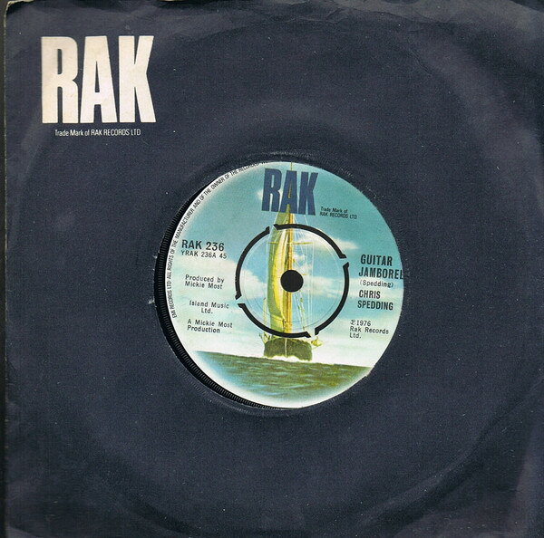 ・アーティスト Chris Spedding ・タイトル Guitar Jamboree ・レーベル・型番 RAK RAK236 ・フォーマット 7インチレコード ・コンディション(盤) 良い (VG+) ・コンディション(ジャケット) プレインカバー（元ジャケット／カバー無し） ・コンディション(帯) オビなし ・特記事項 【盤に小さいキズ】【レーベルにシール付着】 サンプル画像です。実際の商品の画像ではありません 商品写真はバーコード/カタログ番号に対応したサンプル画像ですので、お送りする商品の画像ではありません。帯やライナーなどの付属品は、特記事項に記載されている場合のみ含まれます。プロモやカラーレコードなどの仕様についても、該当する場合のみ特記事項に記載しています。 【ご購入前に必ずご確認ください】 ・本店サイト(www.recordcity.jp)とは価格、送料が違います ・本店サイト、その他支店のオーダーとは同梱発送できません ・注文確定後に別の注文を頂いた場合、注文同士の同梱は致しかねます。 ・別倉庫から発送しているため、店頭受け渡しは対応しておりません ・一部商品は他の通販サイトでも販売しているため、ご注文のタイミングによっては商品のご用意ができない場合がございます。 ・土日祝日はお休みです 金曜・祝前日9時以降のご連絡またはご入金は、返答または発送が週明け・祝日明けに順次対応となります。 ・ご購入後のキャンセル不可 ご購入後のキャンセルはいかなる理由においてもお受けできません。ご了承の上、ご購入くださいませ。 ・日本郵便(ゆうパック/ゆうメール)によるお届けになります。 ・中古品であることをご理解ください 当ストアでは中古商品を主に販売しております。中古品であることをご理解の上ご購入ください。また、一部商品はRecordCityオンラインストアで試聴可能です。 ・返品について お客様のご都合による返品は一切承っておりません。 表記の内容と実際の商品に相違がある場合、また針飛び等で返品・返金をご希望される場合は、商品の到着後1週間以内にご連絡ください。商品の返送をこちらで確認後、キャンセル・返金を行います。 コンディションVG以下の商品は返品できません。プレイに影響のない表面のこすれ傷、プレス起因のノイズ盤は返品の対象外です。 【コンディション表記】 ・ほぼ新品(M-)(Like New) 完全な新品。未使用。当店ではほぼ使用しません ・非常に良い(EX)(Excellent) 中古盤として美品な状態。わずかな経年を感じるものの傷みを感じさせない、当店基準で最高の状態 ・良い(VG+)(Very Good Plus) 丁寧に扱われた中古品で、軽い使用感がみられる。 ・可(VG)(Acceptable) 使い込まれた中古品で、「良い」よりもさらに使用感がみられる。 ・悪い(VG-)(Bad) 状態が悪いアイテム。使用の保障はなく、再生不可、針飛び、目立つノイズがあるかもしれない。状態によるクレーム不可。返品不可。 ・非常に悪い(G)(Very Bad) 「悪い」よりさらに状態が悪いアイテム。使用の保障はなく、再生不可、針飛び、目立つノイズがあるかもしれない。状態によるクレーム不可。返品不可。 ・ジャンク(Fair)(Junk/Fair) 割れている、反っている、水ダメージがある、カビ、ジャケットが分離している、ひどい書き込み、ひどい擦れなど最低の状態。使用の保障はなく、再生不可、針飛び、目立つノイズがあるかもしれない。状態によるクレーム不可。返品不可。 ・ジャンク(Poor)(Junk/Poor) 割れている、反っている、水ダメージがある、カビ、ジャケットが分離している、ひどい書き込み、ひどい擦れなど最低の状態。使用の保障はなく、再生不可、針飛び、目立つノイズがあるかもしれない。状態によるクレーム不可。返品不可。
