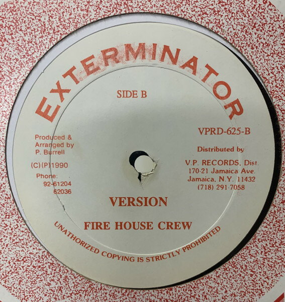 ・アーティスト Capleton / Pliers ・タイトル Bumbo Red / Lollipop ・レーベル・型番 Exterminator VPRD625 ・フォーマット 12インチレコード ・コンディション(盤) 良い (VG+) ・コンディション(ジャケット) プレインカバー（元ジャケット／カバー無し） ・コンディション(帯) オビなし ・特記事項 【レーベルに書き込み】 サンプル画像です。実際の商品の画像ではありません 商品写真はバーコード/カタログ番号に対応したサンプル画像ですので、お送りする商品の画像ではありません。帯やライナーなどの付属品は、特記事項に記載されている場合のみ含まれます。プロモやカラーレコードなどの仕様についても、該当する場合のみ特記事項に記載しています。 【ご購入前に必ずご確認ください】 ・本店サイト(www.recordcity.jp)とは価格、送料が違います ・本店サイト、その他支店のオーダーとは同梱発送できません ・注文確定後に別の注文を頂いた場合、注文同士の同梱は致しかねます。 ・別倉庫から発送しているため、店頭受け渡しは対応しておりません ・一部商品は他の通販サイトでも販売しているため、ご注文のタイミングによっては商品のご用意ができない場合がございます。 ・土日祝日はお休みです 金曜・祝前日9時以降のご連絡またはご入金は、返答または発送が週明け・祝日明けに順次対応となります。 ・ご購入後のキャンセル不可 ご購入後のキャンセルはいかなる理由においてもお受けできません。ご了承の上、ご購入くださいませ。 ・日本郵便(ゆうパック/ゆうメール)によるお届けになります。 ・中古品であることをご理解ください 当ストアでは中古商品を主に販売しております。中古品であることをご理解の上ご購入ください。また、一部商品はRecordCityオンラインストアで試聴可能です。 ・返品について お客様のご都合による返品は一切承っておりません。 表記の内容と実際の商品に相違がある場合、また針飛び等で返品・返金をご希望される場合は、商品の到着後1週間以内にご連絡ください。商品の返送をこちらで確認後、キャンセル・返金を行います。 コンディションVG以下の商品は返品できません。プレイに影響のない表面のこすれ傷、プレス起因のノイズ盤は返品の対象外です。 【コンディション表記】 ・ほぼ新品(M-)(Like New) 完全な新品。未使用。当店ではほぼ使用しません ・非常に良い(EX)(Excellent) 中古盤として美品な状態。わずかな経年を感じるものの傷みを感じさせない、当店基準で最高の状態 ・良い(VG+)(Very Good Plus) 丁寧に扱われた中古品で、軽い使用感がみられる。 ・可(VG)(Acceptable) 使い込まれた中古品で、「良い」よりもさらに使用感がみられる。 ・悪い(VG-)(Bad) 状態が悪いアイテム。使用の保障はなく、再生不可、針飛び、目立つノイズがあるかもしれない。状態によるクレーム不可。返品不可。 ・非常に悪い(G)(Very Bad) 「悪い」よりさらに状態が悪いアイテム。使用の保障はなく、再生不可、針飛び、目立つノイズがあるかもしれない。状態によるクレーム不可。返品不可。 ・ジャンク(Fair)(Junk/Fair) 割れている、反っている、水ダメージがある、カビ、ジャケットが分離している、ひどい書き込み、ひどい擦れなど最低の状態。使用の保障はなく、再生不可、針飛び、目立つノイズがあるかもしれない。状態によるクレーム不可。返品不可。 ・ジャンク(Poor)(Junk/Poor) 割れている、反っている、水ダメージがある、カビ、ジャケットが分離している、ひどい書き込み、ひどい擦れなど最低の状態。使用の保障はなく、再生不可、針飛び、目立つノイズがあるかもしれない。状態によるクレーム不可。返品不可。