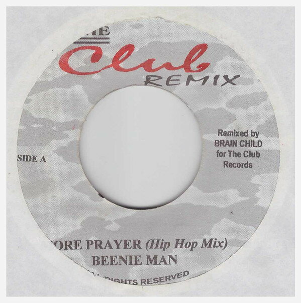 ・アーティスト Beenie Man ・タイトル More Prayer (Hip Hop Mix) ・レーベル・型番 The Club Remix NONE ・フォーマット 7インチレコード ・コンディション(盤) 良い (VG+) ・コンディション(ジャケット) プレインカバー（元ジャケット／カバー無し） ・コンディション(帯) オビなし ・特記事項 サンプル画像です。実際の商品の画像ではありません 商品写真はバーコード/カタログ番号に対応したサンプル画像ですので、お送りする商品の画像ではありません。帯やライナーなどの付属品は、特記事項に記載されている場合のみ含まれます。プロモやカラーレコードなどの仕様についても、該当する場合のみ特記事項に記載しています。 【ご購入前に必ずご確認ください】 ・本店サイト(www.recordcity.jp)とは価格、送料が違います ・本店サイト、その他支店のオーダーとは同梱発送できません ・注文確定後に別の注文を頂いた場合、注文同士の同梱は致しかねます。 ・別倉庫から発送しているため、店頭受け渡しは対応しておりません ・一部商品は他の通販サイトでも販売しているため、ご注文のタイミングによっては商品のご用意ができない場合がございます。 ・土日祝日はお休みです 金曜・祝前日9時以降のご連絡またはご入金は、返答または発送が週明け・祝日明けに順次対応となります。 ・ご購入後のキャンセル不可 ご購入後のキャンセルはいかなる理由においてもお受けできません。ご了承の上、ご購入くださいませ。 ・日本郵便(ゆうパック/ゆうメール)によるお届けになります。 ・中古品であることをご理解ください 当ストアでは中古商品を主に販売しております。中古品であることをご理解の上ご購入ください。また、一部商品はRecordCityオンラインストアで試聴可能です。 ・返品について お客様のご都合による返品は一切承っておりません。 表記の内容と実際の商品に相違がある場合、また針飛び等で返品・返金をご希望される場合は、商品の到着後1週間以内にご連絡ください。商品の返送をこちらで確認後、キャンセル・返金を行います。 コンディションVG以下の商品は返品できません。プレイに影響のない表面のこすれ傷、プレス起因のノイズ盤は返品の対象外です。 【コンディション表記】 ・ほぼ新品(M-)(Like New) 完全な新品。未使用。当店ではほぼ使用しません ・非常に良い(EX)(Excellent) 中古盤として美品な状態。わずかな経年を感じるものの傷みを感じさせない、当店基準で最高の状態 ・良い(VG+)(Very Good Plus) 丁寧に扱われた中古品で、軽い使用感がみられる。 ・可(VG)(Acceptable) 使い込まれた中古品で、「良い」よりもさらに使用感がみられる。 ・悪い(VG-)(Bad) 状態が悪いアイテム。使用の保障はなく、再生不可、針飛び、目立つノイズがあるかもしれない。状態によるクレーム不可。返品不可。 ・非常に悪い(G)(Very Bad) 「悪い」よりさらに状態が悪いアイテム。使用の保障はなく、再生不可、針飛び、目立つノイズがあるかもしれない。状態によるクレーム不可。返品不可。 ・ジャンク(Fair)(Junk/Fair) 割れている、反っている、水ダメージがある、カビ、ジャケットが分離している、ひどい書き込み、ひどい擦れなど最低の状態。使用の保障はなく、再生不可、針飛び、目立つノイズがあるかもしれない。状態によるクレーム不可。返品不可。 ・ジャンク(Poor)(Junk/Poor) 割れている、反っている、水ダメージがある、カビ、ジャケットが分離している、ひどい書き込み、ひどい擦れなど最低の状態。使用の保障はなく、再生不可、針飛び、目立つノイズがあるかもしれない。状態によるクレーム不可。返品不可。