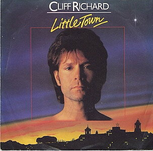 ・アーティスト Cliff Richard ・タイトル Little Town ・レーベル・型番 EMI EMI5348 ・フォーマット 7インチレコード ・コンディション(盤) 良い (VG+) ・コンディション(ジャケット) 良い (VG+) ・コンディション(帯) オビなし ・特記事項 【盤に薄い跡】【カバーにシール付着】【センター無し】 サンプル画像です。実際の商品の画像ではありません 商品写真はバーコード/カタログ番号に対応したサンプル画像ですので、お送りする商品の画像ではありません。帯やライナーなどの付属品は、特記事項に記載されている場合のみ含まれます。プロモやカラーレコードなどの仕様についても、該当する場合のみ特記事項に記載しています。 【ご購入前に必ずご確認ください】 ・本店サイト(www.recordcity.jp)とは価格、送料が違います ・本店サイト、その他支店のオーダーとは同梱発送できません ・注文確定後に別の注文を頂いた場合、注文同士の同梱は致しかねます。 ・別倉庫から発送しているため、店頭受け渡しは対応しておりません ・一部商品は他の通販サイトでも販売しているため、ご注文のタイミングによっては商品のご用意ができない場合がございます。 ・土日祝日はお休みです 金曜・祝前日9時以降のご連絡またはご入金は、返答または発送が週明け・祝日明けに順次対応となります。 ・ご購入後のキャンセル不可 ご購入後のキャンセルはいかなる理由においてもお受けできません。ご了承の上、ご購入くださいませ。 ・日本郵便(ゆうパック/ゆうメール)によるお届けになります。 ・中古品であることをご理解ください 当ストアでは中古商品を主に販売しております。中古品であることをご理解の上ご購入ください。また、一部商品はRecordCityオンラインストアで試聴可能です。 ・返品について お客様のご都合による返品は一切承っておりません。 表記の内容と実際の商品に相違がある場合、また針飛び等で返品・返金をご希望される場合は、商品の到着後1週間以内にご連絡ください。商品の返送をこちらで確認後、キャンセル・返金を行います。 コンディションVG以下の商品は返品できません。プレイに影響のない表面のこすれ傷、プレス起因のノイズ盤は返品の対象外です。 【コンディション表記】 ・ほぼ新品(M-)(Like New) 完全な新品。未使用。当店ではほぼ使用しません ・非常に良い(EX)(Excellent) 中古盤として美品な状態。わずかな経年を感じるものの傷みを感じさせない、当店基準で最高の状態 ・良い(VG+)(Very Good Plus) 丁寧に扱われた中古品で、軽い使用感がみられる。 ・可(VG)(Acceptable) 使い込まれた中古品で、「良い」よりもさらに使用感がみられる。 ・悪い(VG-)(Bad) 状態が悪いアイテム。使用の保障はなく、再生不可、針飛び、目立つノイズがあるかもしれない。状態によるクレーム不可。返品不可。 ・非常に悪い(G)(Very Bad) 「悪い」よりさらに状態が悪いアイテム。使用の保障はなく、再生不可、針飛び、目立つノイズがあるかもしれない。状態によるクレーム不可。返品不可。 ・ジャンク(Fair)(Junk/Fair) 割れている、反っている、水ダメージがある、カビ、ジャケットが分離している、ひどい書き込み、ひどい擦れなど最低の状態。使用の保障はなく、再生不可、針飛び、目立つノイズがあるかもしれない。状態によるクレーム不可。返品不可。 ・ジャンク(Poor)(Junk/Poor) 割れている、反っている、水ダメージがある、カビ、ジャケットが分離している、ひどい書き込み、ひどい擦れなど最低の状態。使用の保障はなく、再生不可、針飛び、目立つノイズがあるかもしれない。状態によるクレーム不可。返品不可。