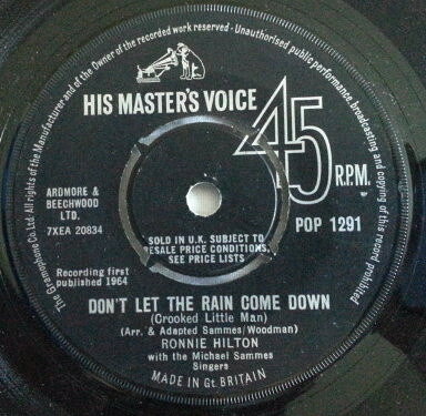 ・アーティスト Ronnie Hilton ・タイトル Don't Let The Rain Come Down ・レーベル・型番 His Master's Voice POP1291 ・フォーマット 7インチレコード ・コンディション(盤) 良い (VG+) ・コンディション(ジャケット) プレインカバー（元ジャケット／カバー無し） ・コンディション(帯) オビなし ・特記事項 【Company Sleeve】 サンプル画像です。実際の商品の画像ではありません 商品写真はバーコード/カタログ番号に対応したサンプル画像ですので、お送りする商品の画像ではありません。帯やライナーなどの付属品は、特記事項に記載されている場合のみ含まれます。プロモやカラーレコードなどの仕様についても、該当する場合のみ特記事項に記載しています。 【ご購入前に必ずご確認ください】 ・本店サイト(www.recordcity.jp)とは価格、送料が違います ・本店サイト、その他支店のオーダーとは同梱発送できません ・注文確定後に別の注文を頂いた場合、注文同士の同梱は致しかねます。 ・別倉庫から発送しているため、店頭受け渡しは対応しておりません ・一部商品は他の通販サイトでも販売しているため、ご注文のタイミングによっては商品のご用意ができない場合がございます。 ・土日祝日はお休みです 金曜・祝前日9時以降のご連絡またはご入金は、返答または発送が週明け・祝日明けに順次対応となります。 ・ご購入後のキャンセル不可 ご購入後のキャンセルはいかなる理由においてもお受けできません。ご了承の上、ご購入くださいませ。 ・日本郵便(ゆうパック/ゆうメール)によるお届けになります。 ・中古品であることをご理解ください 当ストアでは中古商品を主に販売しております。中古品であることをご理解の上ご購入ください。また、一部商品はRecordCityオンラインストアで試聴可能です。 ・返品について お客様のご都合による返品は一切承っておりません。 表記の内容と実際の商品に相違がある場合、また針飛び等で返品・返金をご希望される場合は、商品の到着後1週間以内にご連絡ください。商品の返送をこちらで確認後、キャンセル・返金を行います。 コンディションVG以下の商品は返品できません。プレイに影響のない表面のこすれ傷、プレス起因のノイズ盤は返品の対象外です。 【コンディション表記】 ・ほぼ新品(M-)(Like New) 完全な新品。未使用。当店ではほぼ使用しません ・非常に良い(EX)(Excellent) 中古盤として美品な状態。わずかな経年を感じるものの傷みを感じさせない、当店基準で最高の状態 ・良い(VG+)(Very Good Plus) 丁寧に扱われた中古品で、軽い使用感がみられる。 ・可(VG)(Acceptable) 使い込まれた中古品で、「良い」よりもさらに使用感がみられる。 ・悪い(VG-)(Bad) 状態が悪いアイテム。使用の保障はなく、再生不可、針飛び、目立つノイズがあるかもしれない。状態によるクレーム不可。返品不可。 ・非常に悪い(G)(Very Bad) 「悪い」よりさらに状態が悪いアイテム。使用の保障はなく、再生不可、針飛び、目立つノイズがあるかもしれない。状態によるクレーム不可。返品不可。 ・ジャンク(Fair)(Junk/Fair) 割れている、反っている、水ダメージがある、カビ、ジャケットが分離している、ひどい書き込み、ひどい擦れなど最低の状態。使用の保障はなく、再生不可、針飛び、目立つノイズがあるかもしれない。状態によるクレーム不可。返品不可。 ・ジャンク(Poor)(Junk/Poor) 割れている、反っている、水ダメージがある、カビ、ジャケットが分離している、ひどい書き込み、ひどい擦れなど最低の状態。使用の保障はなく、再生不可、針飛び、目立つノイズがあるかもしれない。状態によるクレーム不可。返品不可。