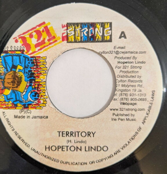 ・アーティスト Hopeton Lindo ・タイトル Territory / Undertaker ・レーベル・型番 321 Strong NONE ・フォーマット 7インチレコード ・コンディション(盤) 可 (VG) ・コンディション(ジャケット) プレインカバー（元ジャケット／カバー無し） ・コンディション(帯) オビなし ・特記事項 【盤曇り】【盤に小さいキズ】 サンプル画像です。実際の商品の画像ではありません 商品写真はバーコード/カタログ番号に対応したサンプル画像ですので、お送りする商品の画像ではありません。帯やライナーなどの付属品は、特記事項に記載されている場合のみ含まれます。プロモやカラーレコードなどの仕様についても、該当する場合のみ特記事項に記載しています。 【ご購入前に必ずご確認ください】 ・本店サイト(www.recordcity.jp)とは価格、送料が違います ・本店サイト、その他支店のオーダーとは同梱発送できません ・注文確定後に別の注文を頂いた場合、注文同士の同梱は致しかねます。 ・別倉庫から発送しているため、店頭受け渡しは対応しておりません ・一部商品は他の通販サイトでも販売しているため、ご注文のタイミングによっては商品のご用意ができない場合がございます。 ・土日祝日はお休みです 金曜・祝前日9時以降のご連絡またはご入金は、返答または発送が週明け・祝日明けに順次対応となります。 ・ご購入後のキャンセル不可 ご購入後のキャンセルはいかなる理由においてもお受けできません。ご了承の上、ご購入くださいませ。 ・日本郵便(ゆうパック/ゆうメール)によるお届けになります。 ・中古品であることをご理解ください 当ストアでは中古商品を主に販売しております。中古品であることをご理解の上ご購入ください。また、一部商品はRecordCityオンラインストアで試聴可能です。 ・返品について お客様のご都合による返品は一切承っておりません。 表記の内容と実際の商品に相違がある場合、また針飛び等で返品・返金をご希望される場合は、商品の到着後1週間以内にご連絡ください。商品の返送をこちらで確認後、キャンセル・返金を行います。 コンディションVG以下の商品は返品できません。プレイに影響のない表面のこすれ傷、プレス起因のノイズ盤は返品の対象外です。 【コンディション表記】 ・ほぼ新品(M-)(Like New) 完全な新品。未使用。当店ではほぼ使用しません ・非常に良い(EX)(Excellent) 中古盤として美品な状態。わずかな経年を感じるものの傷みを感じさせない、当店基準で最高の状態 ・良い(VG+)(Very Good Plus) 丁寧に扱われた中古品で、軽い使用感がみられる。 ・可(VG)(Acceptable) 使い込まれた中古品で、「良い」よりもさらに使用感がみられる。 ・悪い(VG-)(Bad) 状態が悪いアイテム。使用の保障はなく、再生不可、針飛び、目立つノイズがあるかもしれない。状態によるクレーム不可。返品不可。 ・非常に悪い(G)(Very Bad) 「悪い」よりさらに状態が悪いアイテム。使用の保障はなく、再生不可、針飛び、目立つノイズがあるかもしれない。状態によるクレーム不可。返品不可。 ・ジャンク(Fair)(Junk/Fair) 割れている、反っている、水ダメージがある、カビ、ジャケットが分離している、ひどい書き込み、ひどい擦れなど最低の状態。使用の保障はなく、再生不可、針飛び、目立つノイズがあるかもしれない。状態によるクレーム不可。返品不可。 ・ジャンク(Poor)(Junk/Poor) 割れている、反っている、水ダメージがある、カビ、ジャケットが分離している、ひどい書き込み、ひどい擦れなど最低の状態。使用の保障はなく、再生不可、針飛び、目立つノイズがあるかもしれない。状態によるクレーム不可。返品不可。
