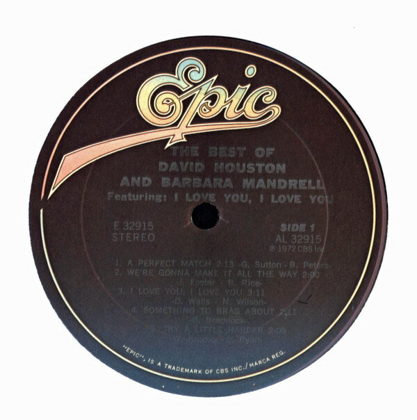 ・アーティスト David Houston & Barbara Mandrell ・タイトル The Best Of David Houston And Barbara Mandrell ・レーベル・型番 Epic E32915 ・フォーマット LPレコード ・コンディション(盤) 良い (VG+) ・コンディション(ジャケット) 良い (VG+) ・コンディション(帯) オビなし ・特記事項 【盤に薄い跡】【カバーにリングウェア】 サンプル画像です。実際の商品の画像ではありません 商品写真はバーコード/カタログ番号に対応したサンプル画像ですので、お送りする商品の画像ではありません。帯やライナーなどの付属品は、特記事項に記載されている場合のみ含まれます。プロモやカラーレコードなどの仕様についても、該当する場合のみ特記事項に記載しています。 【ご購入前に必ずご確認ください】 ・本店サイト(www.recordcity.jp)とは価格、送料が違います ・本店サイト、その他支店のオーダーとは同梱発送できません ・注文確定後に別の注文を頂いた場合、注文同士の同梱は致しかねます。 ・別倉庫から発送しているため、店頭受け渡しは対応しておりません ・一部商品は他の通販サイトでも販売しているため、ご注文のタイミングによっては商品のご用意ができない場合がございます。 ・土日祝日はお休みです 金曜・祝前日9時以降のご連絡またはご入金は、返答または発送が週明け・祝日明けに順次対応となります。 ・ご購入後のキャンセル不可 ご購入後のキャンセルはいかなる理由においてもお受けできません。ご了承の上、ご購入くださいませ。 ・日本郵便(ゆうパック/ゆうメール)によるお届けになります。 ・中古品であることをご理解ください 当ストアでは中古商品を主に販売しております。中古品であることをご理解の上ご購入ください。また、一部商品はRecordCityオンラインストアで試聴可能です。 ・返品について お客様のご都合による返品は一切承っておりません。 表記の内容と実際の商品に相違がある場合、また針飛び等で返品・返金をご希望される場合は、商品の到着後1週間以内にご連絡ください。商品の返送をこちらで確認後、キャンセル・返金を行います。 コンディションVG以下の商品は返品できません。プレイに影響のない表面のこすれ傷、プレス起因のノイズ盤は返品の対象外です。 【コンディション表記】 ・ほぼ新品(M-)(Like New) 完全な新品。未使用。当店ではほぼ使用しません ・非常に良い(EX)(Excellent) 中古盤として美品な状態。わずかな経年を感じるものの傷みを感じさせない、当店基準で最高の状態 ・良い(VG+)(Very Good Plus) 丁寧に扱われた中古品で、軽い使用感がみられる。 ・可(VG)(Acceptable) 使い込まれた中古品で、「良い」よりもさらに使用感がみられる。 ・悪い(VG-)(Bad) 状態が悪いアイテム。使用の保障はなく、再生不可、針飛び、目立つノイズがあるかもしれない。状態によるクレーム不可。返品不可。 ・非常に悪い(G)(Very Bad) 「悪い」よりさらに状態が悪いアイテム。使用の保障はなく、再生不可、針飛び、目立つノイズがあるかもしれない。状態によるクレーム不可。返品不可。 ・ジャンク(Fair)(Junk/Fair) 割れている、反っている、水ダメージがある、カビ、ジャケットが分離している、ひどい書き込み、ひどい擦れなど最低の状態。使用の保障はなく、再生不可、針飛び、目立つノイズがあるかもしれない。状態によるクレーム不可。返品不可。 ・ジャンク(Poor)(Junk/Poor) 割れている、反っている、水ダメージがある、カビ、ジャケットが分離している、ひどい書き込み、ひどい擦れなど最低の状態。使用の保障はなく、再生不可、針飛び、目立つノイズがあるかもしれない。状態によるクレーム不可。返品不可。