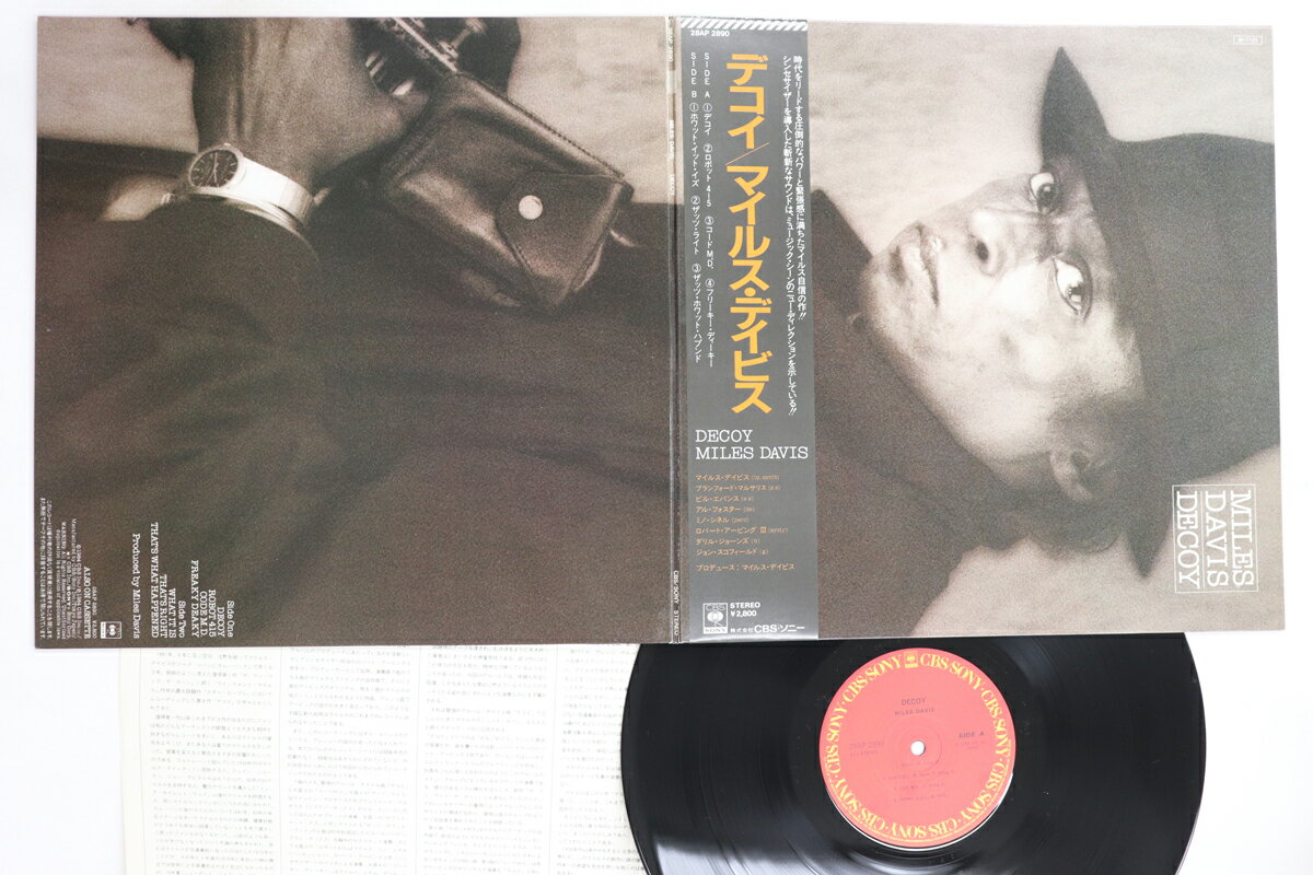 ・アーティスト Miles Davis ・タイトル Decoy ・レーベル・型番 CBS SONY 28AP2890 ・フォーマット LPレコード ・コンディション(盤) 良い (VG+) ・コンディション(ジャケット) 良い (VG+) ・コンディション(帯) 非常に良い(EX) ・特記事項 【ライナー付き】 実際に発送される商品の画像です 【ご購入前に必ずご確認ください】 ・本店サイト(www.recordcity.jp)とは価格、送料が違います ・本店サイト、その他支店のオーダーとは同梱発送できません ・注文確定後に別の注文を頂いた場合、注文同士の同梱は致しかねます。 ・別倉庫から発送しているため、店頭受け渡しは対応しておりません ・一部商品は他の通販サイトでも販売しているため、ご注文のタイミングによっては商品のご用意ができない場合がございます。 ・土日祝日はお休みです 金曜・祝前日9時以降のご連絡またはご入金は、返答または発送が週明け・祝日明けに順次対応となります。 ・ご購入後のキャンセル不可 ご購入後のキャンセルはいかなる理由においてもお受けできません。ご了承の上、ご購入くださいませ。 ・日本郵便(ゆうパック/ゆうメール)によるお届けになります。 ・中古品であることをご理解ください 当ストアでは中古商品を主に販売しております。中古品であることをご理解の上ご購入ください。また、一部商品はRecordCityオンラインストアで試聴可能です。 ・返品について お客様のご都合による返品は一切承っておりません。 表記の内容と実際の商品に相違がある場合、また針飛び等で返品・返金をご希望される場合は、商品の到着後1週間以内にご連絡ください。商品の返送をこちらで確認後、キャンセル・返金を行います。 コンディションVG以下の商品は返品できません。プレイに影響のない表面のこすれ傷、プレス起因のノイズ盤は返品の対象外です。 【コンディション表記】 ・ほぼ新品(M-)(Like New) 完全な新品。未使用。当店ではほぼ使用しません ・非常に良い(EX)(Excellent) 中古盤として美品な状態。わずかな経年を感じるものの傷みを感じさせない、当店基準で最高の状態 ・良い(VG+)(Very Good Plus) 丁寧に扱われた中古品で、軽い使用感がみられる。 ・可(VG)(Acceptable) 使い込まれた中古品で、「良い」よりもさらに使用感がみられる。 ・悪い(VG-)(Bad) 状態が悪いアイテム。使用の保障はなく、再生不可、針飛び、目立つノイズがあるかもしれない。状態によるクレーム不可。返品不可。 ・非常に悪い(G)(Very Bad) 「悪い」よりさらに状態が悪いアイテム。使用の保障はなく、再生不可、針飛び、目立つノイズがあるかもしれない。状態によるクレーム不可。返品不可。 ・ジャンク(Fair)(Junk/Fair) 割れている、反っている、水ダメージがある、カビ、ジャケットが分離している、ひどい書き込み、ひどい擦れなど最低の状態。使用の保障はなく、再生不可、針飛び、目立つノイズがあるかもしれない。状態によるクレーム不可。返品不可。 ・ジャンク(Poor)(Junk/Poor) 割れている、反っている、水ダメージがある、カビ、ジャケットが分離している、ひどい書き込み、ひどい擦れなど最低の状態。使用の保障はなく、再生不可、針飛び、目立つノイズがあるかもしれない。状態によるクレーム不可。返品不可。