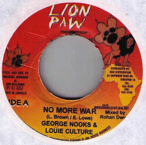 ・アーティスト George Nooks & Louie Culture ・タイトル No More War ・レーベル・型番 Lion Paw Production none ・フォーマット 7インチレコード ・コンディション(盤) 良い (VG+) ・コンディション(ジャケット) プレインカバー（元ジャケット／カバー無し） ・コンディション(帯) オビなし ・特記事項 サンプル画像です。実際の商品の画像ではありません 商品写真はバーコード/カタログ番号に対応したサンプル画像ですので、お送りする商品の画像ではありません。帯やライナーなどの付属品は、特記事項に記載されている場合のみ含まれます。プロモやカラーレコードなどの仕様についても、該当する場合のみ特記事項に記載しています。 【ご購入前に必ずご確認ください】 ・本店サイト(www.recordcity.jp)とは価格、送料が違います ・本店サイト、その他支店のオーダーとは同梱発送できません ・注文確定後に別の注文を頂いた場合、注文同士の同梱は致しかねます。 ・別倉庫から発送しているため、店頭受け渡しは対応しておりません ・一部商品は他の通販サイトでも販売しているため、ご注文のタイミングによっては商品のご用意ができない場合がございます。 ・土日祝日はお休みです 金曜・祝前日9時以降のご連絡またはご入金は、返答または発送が週明け・祝日明けに順次対応となります。 ・ご購入後のキャンセル不可 ご購入後のキャンセルはいかなる理由においてもお受けできません。ご了承の上、ご購入くださいませ。 ・日本郵便(ゆうパック/ゆうメール)によるお届けになります。 ・中古品であることをご理解ください 当ストアでは中古商品を主に販売しております。中古品であることをご理解の上ご購入ください。また、一部商品はRecordCityオンラインストアで試聴可能です。 ・返品について お客様のご都合による返品は一切承っておりません。 表記の内容と実際の商品に相違がある場合、また針飛び等で返品・返金をご希望される場合は、商品の到着後1週間以内にご連絡ください。商品の返送をこちらで確認後、キャンセル・返金を行います。 コンディションVG以下の商品は返品できません。プレイに影響のない表面のこすれ傷、プレス起因のノイズ盤は返品の対象外です。 【コンディション表記】 ・ほぼ新品(M-)(Like New) 完全な新品。未使用。当店ではほぼ使用しません ・非常に良い(EX)(Excellent) 中古盤として美品な状態。わずかな経年を感じるものの傷みを感じさせない、当店基準で最高の状態 ・良い(VG+)(Very Good Plus) 丁寧に扱われた中古品で、軽い使用感がみられる。 ・可(VG)(Acceptable) 使い込まれた中古品で、「良い」よりもさらに使用感がみられる。 ・悪い(VG-)(Bad) 状態が悪いアイテム。使用の保障はなく、再生不可、針飛び、目立つノイズがあるかもしれない。状態によるクレーム不可。返品不可。 ・非常に悪い(G)(Very Bad) 「悪い」よりさらに状態が悪いアイテム。使用の保障はなく、再生不可、針飛び、目立つノイズがあるかもしれない。状態によるクレーム不可。返品不可。 ・ジャンク(Fair)(Junk/Fair) 割れている、反っている、水ダメージがある、カビ、ジャケットが分離している、ひどい書き込み、ひどい擦れなど最低の状態。使用の保障はなく、再生不可、針飛び、目立つノイズがあるかもしれない。状態によるクレーム不可。返品不可。 ・ジャンク(Poor)(Junk/Poor) 割れている、反っている、水ダメージがある、カビ、ジャケットが分離している、ひどい書き込み、ひどい擦れなど最低の状態。使用の保障はなく、再生不可、針飛び、目立つノイズがあるかもしれない。状態によるクレーム不可。返品不可。