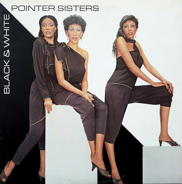 ・アーティスト Pointer Sisters ・タイトル Black & White ・レーベル・型番 Planet XP18 ・フォーマット LPレコード ・コンディション(盤) 良い (VG+) ・コンディション(ジャケット) 良い (VG+) ・コンディション(帯) オビなし ・特記事項 【カバーにキズ/ダメージ】【カバーにシール付着】 サンプル画像です。実際の商品の画像ではありません 商品写真はバーコード/カタログ番号に対応したサンプル画像ですので、お送りする商品の画像ではありません。帯やライナーなどの付属品は、特記事項に記載されている場合のみ含まれます。プロモやカラーレコードなどの仕様についても、該当する場合のみ特記事項に記載しています。 【ご購入前に必ずご確認ください】 ・本店サイト(www.recordcity.jp)とは価格、送料が違います ・本店サイト、その他支店のオーダーとは同梱発送できません ・注文確定後に別の注文を頂いた場合、注文同士の同梱は致しかねます。 ・別倉庫から発送しているため、店頭受け渡しは対応しておりません ・一部商品は他の通販サイトでも販売しているため、ご注文のタイミングによっては商品のご用意ができない場合がございます。 ・土日祝日はお休みです 金曜・祝前日9時以降のご連絡またはご入金は、返答または発送が週明け・祝日明けに順次対応となります。 ・ご購入後のキャンセル不可 ご購入後のキャンセルはいかなる理由においてもお受けできません。ご了承の上、ご購入くださいませ。 ・日本郵便(ゆうパック/ゆうメール)によるお届けになります。 ・中古品であることをご理解ください 当ストアでは中古商品を主に販売しております。中古品であることをご理解の上ご購入ください。また、一部商品はRecordCityオンラインストアで試聴可能です。 ・返品について お客様のご都合による返品は一切承っておりません。 表記の内容と実際の商品に相違がある場合、また針飛び等で返品・返金をご希望される場合は、商品の到着後1週間以内にご連絡ください。商品の返送をこちらで確認後、キャンセル・返金を行います。 コンディションVG以下の商品は返品できません。プレイに影響のない表面のこすれ傷、プレス起因のノイズ盤は返品の対象外です。 【コンディション表記】 ・ほぼ新品(M-)(Like New) 完全な新品。未使用。当店ではほぼ使用しません ・非常に良い(EX)(Excellent) 中古盤として美品な状態。わずかな経年を感じるものの傷みを感じさせない、当店基準で最高の状態 ・良い(VG+)(Very Good Plus) 丁寧に扱われた中古品で、軽い使用感がみられる。 ・可(VG)(Acceptable) 使い込まれた中古品で、「良い」よりもさらに使用感がみられる。 ・悪い(VG-)(Bad) 状態が悪いアイテム。使用の保障はなく、再生不可、針飛び、目立つノイズがあるかもしれない。状態によるクレーム不可。返品不可。 ・非常に悪い(G)(Very Bad) 「悪い」よりさらに状態が悪いアイテム。使用の保障はなく、再生不可、針飛び、目立つノイズがあるかもしれない。状態によるクレーム不可。返品不可。 ・ジャンク(Fair)(Junk/Fair) 割れている、反っている、水ダメージがある、カビ、ジャケットが分離している、ひどい書き込み、ひどい擦れなど最低の状態。使用の保障はなく、再生不可、針飛び、目立つノイズがあるかもしれない。状態によるクレーム不可。返品不可。 ・ジャンク(Poor)(Junk/Poor) 割れている、反っている、水ダメージがある、カビ、ジャケットが分離している、ひどい書き込み、ひどい擦れなど最低の状態。使用の保障はなく、再生不可、針飛び、目立つノイズがあるかもしれない。状態によるクレーム不可。返品不可。