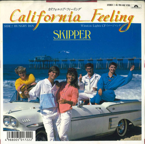・アーティスト Skipper ・タイトル California Feeling / Hungry Boy ・レーベル・型番 POLYDOR 7DX1492 ・フォーマット 7インチレコード ・コンディション(盤) 非常に良い(EX) ・コンディション(ジャケット) 良い (VG+) ・コンディション(帯) オビなし ・特記事項 【盤に薄い跡】 サンプル画像です。実際の商品の画像ではありません 商品写真はバーコード/カタログ番号に対応したサンプル画像ですので、お送りする商品の画像ではありません。帯やライナーなどの付属品は、特記事項に記載されている場合のみ含まれます。プロモやカラーレコードなどの仕様についても、該当する場合のみ特記事項に記載しています。 【ご購入前に必ずご確認ください】 ・本店サイト(www.recordcity.jp)とは価格、送料が違います ・本店サイト、その他支店のオーダーとは同梱発送できません ・別倉庫から発送しているため、店頭受け渡しは対応しておりません ・一部商品は他の通販サイトでも販売しているため、ご注文のタイミングによっては商品のご用意ができない場合がございます。 ・土日祝日はお休みです 金曜・祝前日9時以降のご連絡またはご入金は、返答または発送が週明け・祝日明けに順次対応となります。 ・ご購入後のキャンセル不可 ご購入後のキャンセルはいかなる理由においてもお受けできません。ご了承の上、ご購入くださいませ。 ・日本郵便(ゆうパック/ゆうメール)によるお届けになります。 ・中古品であることをご理解ください 当ストアでは中古商品を主に販売しております。中古品であることをご理解の上ご購入ください。また、一部商品はRecordCityオンラインストアで試聴可能です。 ・返品について お客様のご都合による返品は一切承っておりません。 表記の内容と実際の商品に相違がある場合、また針飛び等で返品・返金をご希望される場合は、商品の到着後1週間以内にご連絡ください。商品の返送をこちらで確認後、キャンセル・返金を行います。 コンディションVG以下の商品は返品できません。プレイに影響のない表面のこすれ傷、プレス起因のノイズ盤は返品の対象外です。 【コンディション表記】 ・ほぼ新品(M-)(Like New) 完全な新品。未使用。当店ではほぼ使用しません ・非常に良い(EX)(Excellent) 中古盤として美品な状態。わずかな経年を感じるものの傷みを感じさせない、当店基準で最高の状態 ・良い(VG+)(Very Good Plus) 丁寧に扱われた中古品で、軽い使用感がみられる。 ・可(VG)(Acceptable) 使い込まれた中古品で、「良い」よりもさらに使用感がみられる。 ・悪い(VG-)(Bad) 状態が悪いアイテム。使用の保障はなく、再生不可、針飛び、目立つノイズがあるかもしれない。状態によるクレーム不可。返品不可。 ・非常に悪い(G)(Very Bad) 「悪い」よりさらに状態が悪いアイテム。使用の保障はなく、再生不可、針飛び、目立つノイズがあるかもしれない。状態によるクレーム不可。返品不可。 ・ジャンク(Fair)(Junk/Fair) 割れている、反っている、水ダメージがある、カビ、ジャケットが分離している、ひどい書き込み、ひどい擦れなど最低の状態。使用の保障はなく、再生不可、針飛び、目立つノイズがあるかもしれない。状態によるクレーム不可。返品不可。 ・ジャンク(Poor)(Junk/Poor) 割れている、反っている、水ダメージがある、カビ、ジャケットが分離している、ひどい書き込み、ひどい擦れなど最低の状態。使用の保障はなく、再生不可、針飛び、目立つノイズがあるかもしれない。状態によるクレーム不可。返品不可。