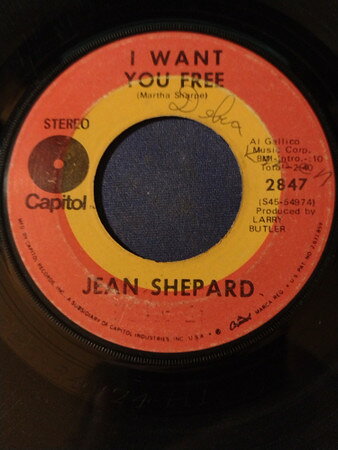 ・アーティスト Jean Shepard ・タイトル I Want You Free / Be Nice To Everybody ・レーベル・型番 Capitol Records 2847 ・フォーマット 7インチレコード ・コンディション(盤) 良い (VG+) ・コンディション(ジャケット) プレインカバー（元ジャケット／カバー無し） ・コンディション(帯) オビなし ・特記事項 サンプル画像です。実際の商品の画像ではありません 商品写真はバーコード/カタログ番号に対応したサンプル画像ですので、お送りする商品の画像ではありません。帯やライナーなどの付属品は、特記事項に記載されている場合のみ含まれます。プロモやカラーレコードなどの仕様についても、該当する場合のみ特記事項に記載しています。 【ご購入前に必ずご確認ください】 ・本店サイト(www.recordcity.jp)とは価格、送料が違います ・本店サイト、その他支店のオーダーとは同梱発送できません ・注文確定後に別の注文を頂いた場合、注文同士の同梱は致しかねます。 ・別倉庫から発送しているため、店頭受け渡しは対応しておりません ・一部商品は他の通販サイトでも販売しているため、ご注文のタイミングによっては商品のご用意ができない場合がございます。 ・土日祝日はお休みです 金曜・祝前日9時以降のご連絡またはご入金は、返答または発送が週明け・祝日明けに順次対応となります。 ・ご購入後のキャンセル不可 ご購入後のキャンセルはいかなる理由においてもお受けできません。ご了承の上、ご購入くださいませ。 ・日本郵便(ゆうパック/ゆうメール)によるお届けになります。 ・中古品であることをご理解ください 当ストアでは中古商品を主に販売しております。中古品であることをご理解の上ご購入ください。また、一部商品はRecordCityオンラインストアで試聴可能です。 ・返品について お客様のご都合による返品は一切承っておりません。 表記の内容と実際の商品に相違がある場合、また針飛び等で返品・返金をご希望される場合は、商品の到着後1週間以内にご連絡ください。商品の返送をこちらで確認後、キャンセル・返金を行います。 コンディションVG以下の商品は返品できません。プレイに影響のない表面のこすれ傷、プレス起因のノイズ盤は返品の対象外です。 【コンディション表記】 ・ほぼ新品(M-)(Like New) 完全な新品。未使用。当店ではほぼ使用しません ・非常に良い(EX)(Excellent) 中古盤として美品な状態。わずかな経年を感じるものの傷みを感じさせない、当店基準で最高の状態 ・良い(VG+)(Very Good Plus) 丁寧に扱われた中古品で、軽い使用感がみられる。 ・可(VG)(Acceptable) 使い込まれた中古品で、「良い」よりもさらに使用感がみられる。 ・悪い(VG-)(Bad) 状態が悪いアイテム。使用の保障はなく、再生不可、針飛び、目立つノイズがあるかもしれない。状態によるクレーム不可。返品不可。 ・非常に悪い(G)(Very Bad) 「悪い」よりさらに状態が悪いアイテム。使用の保障はなく、再生不可、針飛び、目立つノイズがあるかもしれない。状態によるクレーム不可。返品不可。 ・ジャンク(Fair)(Junk/Fair) 割れている、反っている、水ダメージがある、カビ、ジャケットが分離している、ひどい書き込み、ひどい擦れなど最低の状態。使用の保障はなく、再生不可、針飛び、目立つノイズがあるかもしれない。状態によるクレーム不可。返品不可。 ・ジャンク(Poor)(Junk/Poor) 割れている、反っている、水ダメージがある、カビ、ジャケットが分離している、ひどい書き込み、ひどい擦れなど最低の状態。使用の保障はなく、再生不可、針飛び、目立つノイズがあるかもしれない。状態によるクレーム不可。返品不可。