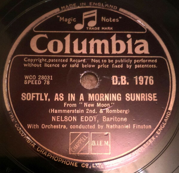 ・アーティスト Nelson Eddy ・タイトル Softly, As In A Morning Sunrise / Lover, Come Back To Me ・レーベル・型番 Columbia DB1976 ・フォーマット 78回転SP盤レコード ・コンディション(盤) 可 (VG) ・コンディション(ジャケット) プレインカバー（元ジャケット／カバー無し） ・コンディション(帯) オビなし ・特記事項 【※再生コンディションによる返品不可】 サンプル画像です。実際の商品の画像ではありません 商品写真はバーコード/カタログ番号に対応したサンプル画像ですので、お送りする商品の画像ではありません。帯やライナーなどの付属品は、特記事項に記載されている場合のみ含まれます。プロモやカラーレコードなどの仕様についても、該当する場合のみ特記事項に記載しています。 【ご購入前に必ずご確認ください】 ・本店サイト(www.recordcity.jp)とは価格、送料が違います ・本店サイト、その他支店のオーダーとは同梱発送できません ・注文確定後に別の注文を頂いた場合、注文同士の同梱は致しかねます。 ・別倉庫から発送しているため、店頭受け渡しは対応しておりません ・一部商品は他の通販サイトでも販売しているため、ご注文のタイミングによっては商品のご用意ができない場合がございます。 ・土日祝日はお休みです 金曜・祝前日9時以降のご連絡またはご入金は、返答または発送が週明け・祝日明けに順次対応となります。 ・ご購入後のキャンセル不可 ご購入後のキャンセルはいかなる理由においてもお受けできません。ご了承の上、ご購入くださいませ。 ・日本郵便(ゆうパック/ゆうメール)によるお届けになります。 ・中古品であることをご理解ください 当ストアでは中古商品を主に販売しております。中古品であることをご理解の上ご購入ください。また、一部商品はRecordCityオンラインストアで試聴可能です。 ・返品について お客様のご都合による返品は一切承っておりません。 表記の内容と実際の商品に相違がある場合、また針飛び等で返品・返金をご希望される場合は、商品の到着後1週間以内にご連絡ください。商品の返送をこちらで確認後、キャンセル・返金を行います。 コンディションVG以下の商品は返品できません。プレイに影響のない表面のこすれ傷、プレス起因のノイズ盤は返品の対象外です。 【コンディション表記】 ・ほぼ新品(M-)(Like New) 完全な新品。未使用。当店ではほぼ使用しません ・非常に良い(EX)(Excellent) 中古盤として美品な状態。わずかな経年を感じるものの傷みを感じさせない、当店基準で最高の状態 ・良い(VG+)(Very Good Plus) 丁寧に扱われた中古品で、軽い使用感がみられる。 ・可(VG)(Acceptable) 使い込まれた中古品で、「良い」よりもさらに使用感がみられる。 ・悪い(VG-)(Bad) 状態が悪いアイテム。使用の保障はなく、再生不可、針飛び、目立つノイズがあるかもしれない。状態によるクレーム不可。返品不可。 ・非常に悪い(G)(Very Bad) 「悪い」よりさらに状態が悪いアイテム。使用の保障はなく、再生不可、針飛び、目立つノイズがあるかもしれない。状態によるクレーム不可。返品不可。 ・ジャンク(Fair)(Junk/Fair) 割れている、反っている、水ダメージがある、カビ、ジャケットが分離している、ひどい書き込み、ひどい擦れなど最低の状態。使用の保障はなく、再生不可、針飛び、目立つノイズがあるかもしれない。状態によるクレーム不可。返品不可。 ・ジャンク(Poor)(Junk/Poor) 割れている、反っている、水ダメージがある、カビ、ジャケットが分離している、ひどい書き込み、ひどい擦れなど最低の状態。使用の保障はなく、再生不可、針飛び、目立つノイズがあるかもしれない。状態によるクレーム不可。返品不可。