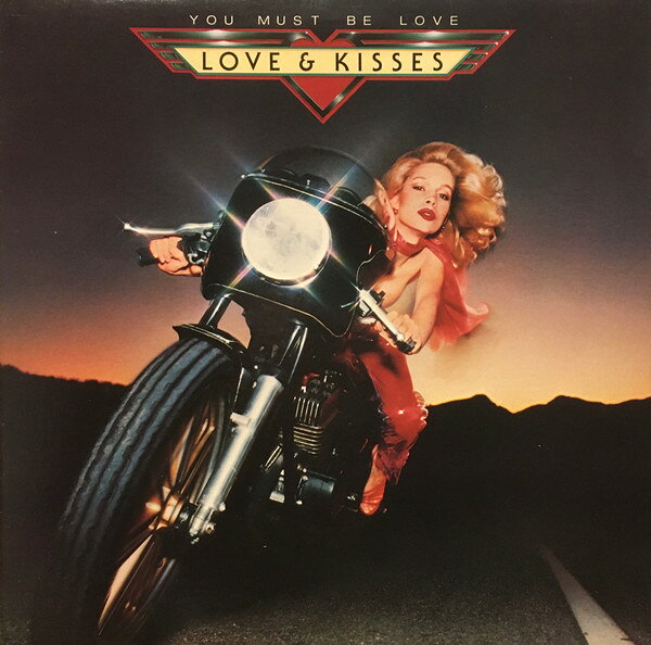 ・アーティスト Love & Kisses ・タイトル You Must Be Love ・レーベル・型番 Casablanca NBLP7157 ・フォーマット LPレコード ・コンディション(盤) 良い (VG+) ・コンディション(ジャケット) 良い (VG+) ・コンディション(帯) オビなし ・特記事項 【インナースリーブ抜け】 サンプル画像です。実際の商品の画像ではありません 商品写真はバーコード/カタログ番号に対応したサンプル画像ですので、お送りする商品の画像ではありません。帯やライナーなどの付属品は、特記事項に記載されている場合のみ含まれます。プロモやカラーレコードなどの仕様についても、該当する場合のみ特記事項に記載しています。 【ご購入前に必ずご確認ください】 ・本店サイト(www.recordcity.jp)とは価格、送料が違います ・本店サイト、その他支店のオーダーとは同梱発送できません ・注文確定後に別の注文を頂いた場合、注文同士の同梱は致しかねます。 ・別倉庫から発送しているため、店頭受け渡しは対応しておりません ・一部商品は他の通販サイトでも販売しているため、ご注文のタイミングによっては商品のご用意ができない場合がございます。 ・土日祝日はお休みです 金曜・祝前日9時以降のご連絡またはご入金は、返答または発送が週明け・祝日明けに順次対応となります。 ・ご購入後のキャンセル不可 ご購入後のキャンセルはいかなる理由においてもお受けできません。ご了承の上、ご購入くださいませ。 ・日本郵便(ゆうパック/ゆうメール)によるお届けになります。 ・中古品であることをご理解ください 当ストアでは中古商品を主に販売しております。中古品であることをご理解の上ご購入ください。また、一部商品はRecordCityオンラインストアで試聴可能です。 ・返品について お客様のご都合による返品は一切承っておりません。 表記の内容と実際の商品に相違がある場合、また針飛び等で返品・返金をご希望される場合は、商品の到着後1週間以内にご連絡ください。商品の返送をこちらで確認後、キャンセル・返金を行います。 コンディションVG以下の商品は返品できません。プレイに影響のない表面のこすれ傷、プレス起因のノイズ盤は返品の対象外です。 【コンディション表記】 ・ほぼ新品(M-)(Like New) 完全な新品。未使用。当店ではほぼ使用しません ・非常に良い(EX)(Excellent) 中古盤として美品な状態。わずかな経年を感じるものの傷みを感じさせない、当店基準で最高の状態 ・良い(VG+)(Very Good Plus) 丁寧に扱われた中古品で、軽い使用感がみられる。 ・可(VG)(Acceptable) 使い込まれた中古品で、「良い」よりもさらに使用感がみられる。 ・悪い(VG-)(Bad) 状態が悪いアイテム。使用の保障はなく、再生不可、針飛び、目立つノイズがあるかもしれない。状態によるクレーム不可。返品不可。 ・非常に悪い(G)(Very Bad) 「悪い」よりさらに状態が悪いアイテム。使用の保障はなく、再生不可、針飛び、目立つノイズがあるかもしれない。状態によるクレーム不可。返品不可。 ・ジャンク(Fair)(Junk/Fair) 割れている、反っている、水ダメージがある、カビ、ジャケットが分離している、ひどい書き込み、ひどい擦れなど最低の状態。使用の保障はなく、再生不可、針飛び、目立つノイズがあるかもしれない。状態によるクレーム不可。返品不可。 ・ジャンク(Poor)(Junk/Poor) 割れている、反っている、水ダメージがある、カビ、ジャケットが分離している、ひどい書き込み、ひどい擦れなど最低の状態。使用の保障はなく、再生不可、針飛び、目立つノイズがあるかもしれない。状態によるクレーム不可。返品不可。