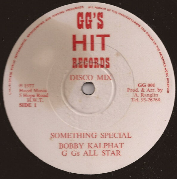 ・アーティスト Bobby Kalphat ・タイトル Something Special ・レーベル・型番 Hit GG001 ・フォーマット 12インチレコード ・コンディション(盤) 良い (VG+) ・コンディション(ジャケット) ・コンディション(帯) オビなし ・特記事項 【盤に薄い跡】【盤にヘアライン】【レーベルに書き込み】 サンプル画像です。実際の商品の画像ではありません 商品写真はバーコード/カタログ番号に対応したサンプル画像ですので、お送りする商品の画像ではありません。帯やライナーなどの付属品は、特記事項に記載されている場合のみ含まれます。プロモやカラーレコードなどの仕様についても、該当する場合のみ特記事項に記載しています。 【ご購入前に必ずご確認ください】 ・本店サイト(www.recordcity.jp)とは価格、送料が違います ・本店サイト、その他支店のオーダーとは同梱発送できません ・注文確定後に別の注文を頂いた場合、注文同士の同梱は致しかねます。 ・別倉庫から発送しているため、店頭受け渡しは対応しておりません ・一部商品は他の通販サイトでも販売しているため、ご注文のタイミングによっては商品のご用意ができない場合がございます。 ・土日祝日はお休みです 金曜・祝前日9時以降のご連絡またはご入金は、返答または発送が週明け・祝日明けに順次対応となります。 ・ご購入後のキャンセル不可 ご購入後のキャンセルはいかなる理由においてもお受けできません。ご了承の上、ご購入くださいませ。 ・日本郵便(ゆうパック/ゆうメール)によるお届けになります。 ・中古品であることをご理解ください 当ストアでは中古商品を主に販売しております。中古品であることをご理解の上ご購入ください。また、一部商品はRecordCityオンラインストアで試聴可能です。 ・返品について お客様のご都合による返品は一切承っておりません。 表記の内容と実際の商品に相違がある場合、また針飛び等で返品・返金をご希望される場合は、商品の到着後1週間以内にご連絡ください。商品の返送をこちらで確認後、キャンセル・返金を行います。 コンディションVG以下の商品は返品できません。プレイに影響のない表面のこすれ傷、プレス起因のノイズ盤は返品の対象外です。 【コンディション表記】 ・ほぼ新品(M-)(Like New) 完全な新品。未使用。当店ではほぼ使用しません ・非常に良い(EX)(Excellent) 中古盤として美品な状態。わずかな経年を感じるものの傷みを感じさせない、当店基準で最高の状態 ・良い(VG+)(Very Good Plus) 丁寧に扱われた中古品で、軽い使用感がみられる。 ・可(VG)(Acceptable) 使い込まれた中古品で、「良い」よりもさらに使用感がみられる。 ・悪い(VG-)(Bad) 状態が悪いアイテム。使用の保障はなく、再生不可、針飛び、目立つノイズがあるかもしれない。状態によるクレーム不可。返品不可。 ・非常に悪い(G)(Very Bad) 「悪い」よりさらに状態が悪いアイテム。使用の保障はなく、再生不可、針飛び、目立つノイズがあるかもしれない。状態によるクレーム不可。返品不可。 ・ジャンク(Fair)(Junk/Fair) 割れている、反っている、水ダメージがある、カビ、ジャケットが分離している、ひどい書き込み、ひどい擦れなど最低の状態。使用の保障はなく、再生不可、針飛び、目立つノイズがあるかもしれない。状態によるクレーム不可。返品不可。 ・ジャンク(Poor)(Junk/Poor) 割れている、反っている、水ダメージがある、カビ、ジャケットが分離している、ひどい書き込み、ひどい擦れなど最低の状態。使用の保障はなく、再生不可、針飛び、目立つノイズがあるかもしれない。状態によるクレーム不可。返品不可。