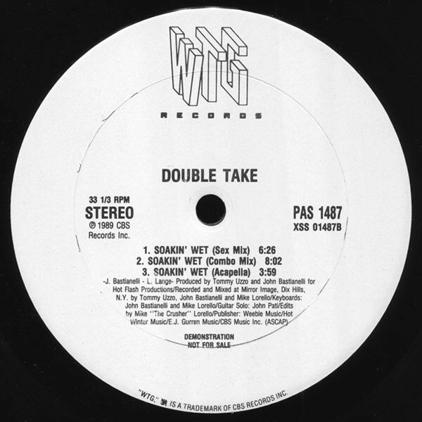 ・アーティスト Double Take ・タイトル Soakin' Wet ・レーベル・型番 Mute PAS1487 ・フォーマット 12インチレコード ・コンディション(盤) 良い (VG+) ・コンディション(ジャケット) 良い (VG+) ・コンディション(帯) オビなし ・特記事項 【カバーにリングウェア】【カバーに擦れ】【ハイプステッカー】 サンプル画像です。実際の商品の画像ではありません 商品写真はバーコード/カタログ番号に対応したサンプル画像ですので、お送りする商品の画像ではありません。帯やライナーなどの付属品は、特記事項に記載されている場合のみ含まれます。プロモやカラーレコードなどの仕様についても、該当する場合のみ特記事項に記載しています。 【ご購入前に必ずご確認ください】 ・本店サイト(www.recordcity.jp)とは価格、送料が違います ・本店サイト、その他支店のオーダーとは同梱発送できません ・注文確定後に別の注文を頂いた場合、注文同士の同梱は致しかねます。 ・別倉庫から発送しているため、店頭受け渡しは対応しておりません ・一部商品は他の通販サイトでも販売しているため、ご注文のタイミングによっては商品のご用意ができない場合がございます。 ・土日祝日はお休みです 金曜・祝前日9時以降のご連絡またはご入金は、返答または発送が週明け・祝日明けに順次対応となります。 ・ご購入後のキャンセル不可 ご購入後のキャンセルはいかなる理由においてもお受けできません。ご了承の上、ご購入くださいませ。 ・日本郵便(ゆうパック/ゆうメール)によるお届けになります。 ・中古品であることをご理解ください 当ストアでは中古商品を主に販売しております。中古品であることをご理解の上ご購入ください。また、一部商品はRecordCityオンラインストアで試聴可能です。 ・返品について お客様のご都合による返品は一切承っておりません。 表記の内容と実際の商品に相違がある場合、また針飛び等で返品・返金をご希望される場合は、商品の到着後1週間以内にご連絡ください。商品の返送をこちらで確認後、キャンセル・返金を行います。 コンディションVG以下の商品は返品できません。プレイに影響のない表面のこすれ傷、プレス起因のノイズ盤は返品の対象外です。 【コンディション表記】 ・ほぼ新品(M-)(Like New) 完全な新品。未使用。当店ではほぼ使用しません ・非常に良い(EX)(Excellent) 中古盤として美品な状態。わずかな経年を感じるものの傷みを感じさせない、当店基準で最高の状態 ・良い(VG+)(Very Good Plus) 丁寧に扱われた中古品で、軽い使用感がみられる。 ・可(VG)(Acceptable) 使い込まれた中古品で、「良い」よりもさらに使用感がみられる。 ・悪い(VG-)(Bad) 状態が悪いアイテム。使用の保障はなく、再生不可、針飛び、目立つノイズがあるかもしれない。状態によるクレーム不可。返品不可。 ・非常に悪い(G)(Very Bad) 「悪い」よりさらに状態が悪いアイテム。使用の保障はなく、再生不可、針飛び、目立つノイズがあるかもしれない。状態によるクレーム不可。返品不可。 ・ジャンク(Fair)(Junk/Fair) 割れている、反っている、水ダメージがある、カビ、ジャケットが分離している、ひどい書き込み、ひどい擦れなど最低の状態。使用の保障はなく、再生不可、針飛び、目立つノイズがあるかもしれない。状態によるクレーム不可。返品不可。 ・ジャンク(Poor)(Junk/Poor) 割れている、反っている、水ダメージがある、カビ、ジャケットが分離している、ひどい書き込み、ひどい擦れなど最低の状態。使用の保障はなく、再生不可、針飛び、目立つノイズがあるかもしれない。状態によるクレーム不可。返品不可。