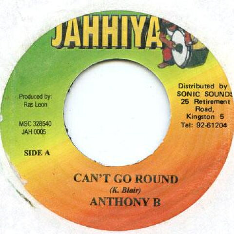 ・アーティスト Anthony B ・タイトル Can't Go Round ・レーベル・型番 ・フォーマット 7" ・コンディション(盤) 新品 (M) ・コンディション(ジャケット) ・コンディション(帯) オビなし ・特記事項 サンプル画像です。実際の商品の画像ではありません 商品写真はバーコード/カタログ番号に対応したサンプル画像ですので、お送りする商品の画像ではありません。帯やライナーなどの付属品は、特記事項に記載されている場合のみ含まれます。プロモやカラーレコードなどの仕様についても、該当する場合のみ特記事項に記載しています。 【ご購入前に必ずご確認ください】 ・本店サイト(www.recordcity.jp)とは価格、送料が違います ・本店サイト、その他支店のオーダーとは同梱発送できません ・注文確定後に別の注文を頂いた場合、注文同士の同梱は致しかねます。 ・別倉庫から発送しているため、店頭受け渡しは対応しておりません ・一部商品は他の通販サイトでも販売しているため、ご注文のタイミングによっては商品のご用意ができない場合がございます。 ・土日祝日はお休みです 金曜・祝前日9時以降のご連絡またはご入金は、返答または発送が週明け・祝日明けに順次対応となります。 ・ご購入後のキャンセル不可 ご購入後のキャンセルはいかなる理由においてもお受けできません。ご了承の上、ご購入くださいませ。 ・日本郵便(ゆうパック/ゆうメール)によるお届けになります。 ・中古品であることをご理解ください 当ストアでは中古商品を主に販売しております。中古品であることをご理解の上ご購入ください。また、一部商品はRecordCityオンラインストアで試聴可能です。 ・返品について お客様のご都合による返品は一切承っておりません。 表記の内容と実際の商品に相違がある場合、また針飛び等で返品・返金をご希望される場合は、商品の到着後1週間以内にご連絡ください。商品の返送をこちらで確認後、キャンセル・返金を行います。 コンディションVG以下の商品は返品できません。プレイに影響のない表面のこすれ傷、プレス起因のノイズ盤は返品の対象外です。 【コンディション表記】 ・ほぼ新品(M-)(Like New) 完全な新品。未使用。当店ではほぼ使用しません ・非常に良い(EX)(Excellent) 中古盤として美品な状態。わずかな経年を感じるものの傷みを感じさせない、当店基準で最高の状態 ・良い(VG+)(Very Good Plus) 丁寧に扱われた中古品で、軽い使用感がみられる。 ・可(VG)(Acceptable) 使い込まれた中古品で、「良い」よりもさらに使用感がみられる。 ・悪い(VG-)(Bad) 状態が悪いアイテム。使用の保障はなく、再生不可、針飛び、目立つノイズがあるかもしれない。状態によるクレーム不可。返品不可。 ・非常に悪い(G)(Very Bad) 「悪い」よりさらに状態が悪いアイテム。使用の保障はなく、再生不可、針飛び、目立つノイズがあるかもしれない。状態によるクレーム不可。返品不可。 ・ジャンク(Fair)(Junk/Fair) 割れている、反っている、水ダメージがある、カビ、ジャケットが分離している、ひどい書き込み、ひどい擦れなど最低の状態。使用の保障はなく、再生不可、針飛び、目立つノイズがあるかもしれない。状態によるクレーム不可。返品不可。 ・ジャンク(Poor)(Junk/Poor) 割れている、反っている、水ダメージがある、カビ、ジャケットが分離している、ひどい書き込み、ひどい擦れなど最低の状態。使用の保障はなく、再生不可、針飛び、目立つノイズがあるかもしれない。状態によるクレーム不可。返品不可。
