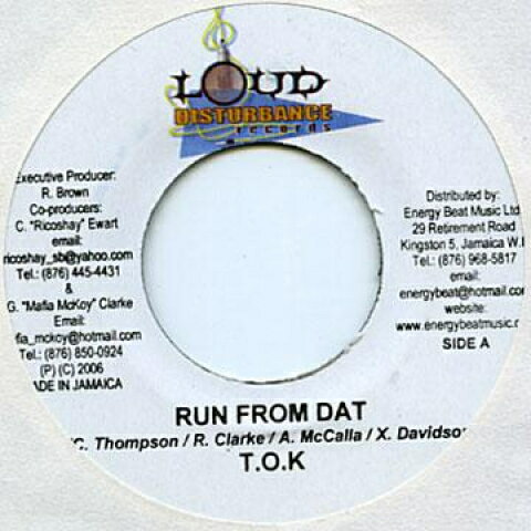 ・アーティスト TOK ・タイトル Run From Dat ・レーベル・型番 ・フォーマット 7" ・コンディション(盤) 新品 (M) ・コンディション(ジャケット) ・コンディション(帯) オビなし ・特記事項 サンプル画像です。実際の商品の画像ではありません 商品写真はバーコード/カタログ番号に対応したサンプル画像ですので、お送りする商品の画像ではありません。帯やライナーなどの付属品は、特記事項に記載されている場合のみ含まれます。プロモやカラーレコードなどの仕様についても、該当する場合のみ特記事項に記載しています。 【ご購入前に必ずご確認ください】 ・本店サイト(www.recordcity.jp)とは価格、送料が違います ・本店サイト、その他支店のオーダーとは同梱発送できません ・注文確定後に別の注文を頂いた場合、注文同士の同梱は致しかねます。 ・別倉庫から発送しているため、店頭受け渡しは対応しておりません ・一部商品は他の通販サイトでも販売しているため、ご注文のタイミングによっては商品のご用意ができない場合がございます。 ・土日祝日はお休みです 金曜・祝前日9時以降のご連絡またはご入金は、返答または発送が週明け・祝日明けに順次対応となります。 ・ご購入後のキャンセル不可 ご購入後のキャンセルはいかなる理由においてもお受けできません。ご了承の上、ご購入くださいませ。 ・日本郵便(ゆうパック/ゆうメール)によるお届けになります。 ・中古品であることをご理解ください 当ストアでは中古商品を主に販売しております。中古品であることをご理解の上ご購入ください。また、一部商品はRecordCityオンラインストアで試聴可能です。 ・返品について お客様のご都合による返品は一切承っておりません。 表記の内容と実際の商品に相違がある場合、また針飛び等で返品・返金をご希望される場合は、商品の到着後1週間以内にご連絡ください。商品の返送をこちらで確認後、キャンセル・返金を行います。 コンディションVG以下の商品は返品できません。プレイに影響のない表面のこすれ傷、プレス起因のノイズ盤は返品の対象外です。 【コンディション表記】 ・ほぼ新品(M-)(Like New) 完全な新品。未使用。当店ではほぼ使用しません ・非常に良い(EX)(Excellent) 中古盤として美品な状態。わずかな経年を感じるものの傷みを感じさせない、当店基準で最高の状態 ・良い(VG+)(Very Good Plus) 丁寧に扱われた中古品で、軽い使用感がみられる。 ・可(VG)(Acceptable) 使い込まれた中古品で、「良い」よりもさらに使用感がみられる。 ・悪い(VG-)(Bad) 状態が悪いアイテム。使用の保障はなく、再生不可、針飛び、目立つノイズがあるかもしれない。状態によるクレーム不可。返品不可。 ・非常に悪い(G)(Very Bad) 「悪い」よりさらに状態が悪いアイテム。使用の保障はなく、再生不可、針飛び、目立つノイズがあるかもしれない。状態によるクレーム不可。返品不可。 ・ジャンク(Fair)(Junk/Fair) 割れている、反っている、水ダメージがある、カビ、ジャケットが分離している、ひどい書き込み、ひどい擦れなど最低の状態。使用の保障はなく、再生不可、針飛び、目立つノイズがあるかもしれない。状態によるクレーム不可。返品不可。 ・ジャンク(Poor)(Junk/Poor) 割れている、反っている、水ダメージがある、カビ、ジャケットが分離している、ひどい書き込み、ひどい擦れなど最低の状態。使用の保障はなく、再生不可、針飛び、目立つノイズがあるかもしれない。状態によるクレーム不可。返品不可。