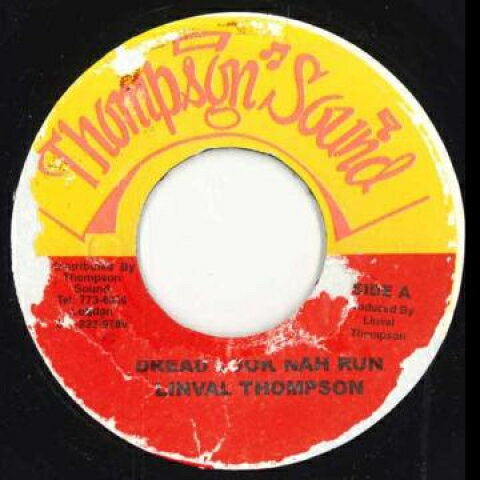 ・アーティスト Linval Thompson ・タイトル Dreadlocks Nah Run ・レーベル・型番 ・フォーマット 7" ・コンディション(盤) 新品 (M) ・コンディション(ジャケット) ・コンディション(帯) オビなし ・特記事項 サンプル画像です。実際の商品の画像ではありません 商品写真はバーコード/カタログ番号に対応したサンプル画像ですので、お送りする商品の画像ではありません。帯やライナーなどの付属品は、特記事項に記載されている場合のみ含まれます。プロモやカラーレコードなどの仕様についても、該当する場合のみ特記事項に記載しています。 【ご購入前に必ずご確認ください】 ・本店サイト(www.recordcity.jp)とは価格、送料が違います ・本店サイト、その他支店のオーダーとは同梱発送できません ・注文確定後に別の注文を頂いた場合、注文同士の同梱は致しかねます。 ・別倉庫から発送しているため、店頭受け渡しは対応しておりません ・一部商品は他の通販サイトでも販売しているため、ご注文のタイミングによっては商品のご用意ができない場合がございます。 ・土日祝日はお休みです 金曜・祝前日9時以降のご連絡またはご入金は、返答または発送が週明け・祝日明けに順次対応となります。 ・ご購入後のキャンセル不可 ご購入後のキャンセルはいかなる理由においてもお受けできません。ご了承の上、ご購入くださいませ。 ・日本郵便(ゆうパック/ゆうメール)によるお届けになります。 ・中古品であることをご理解ください 当ストアでは中古商品を主に販売しております。中古品であることをご理解の上ご購入ください。また、一部商品はRecordCityオンラインストアで試聴可能です。 ・返品について お客様のご都合による返品は一切承っておりません。 表記の内容と実際の商品に相違がある場合、また針飛び等で返品・返金をご希望される場合は、商品の到着後1週間以内にご連絡ください。商品の返送をこちらで確認後、キャンセル・返金を行います。 コンディションVG以下の商品は返品できません。プレイに影響のない表面のこすれ傷、プレス起因のノイズ盤は返品の対象外です。 【コンディション表記】 ・ほぼ新品(M-)(Like New) 完全な新品。未使用。当店ではほぼ使用しません ・非常に良い(EX)(Excellent) 中古盤として美品な状態。わずかな経年を感じるものの傷みを感じさせない、当店基準で最高の状態 ・良い(VG+)(Very Good Plus) 丁寧に扱われた中古品で、軽い使用感がみられる。 ・可(VG)(Acceptable) 使い込まれた中古品で、「良い」よりもさらに使用感がみられる。 ・悪い(VG-)(Bad) 状態が悪いアイテム。使用の保障はなく、再生不可、針飛び、目立つノイズがあるかもしれない。状態によるクレーム不可。返品不可。 ・非常に悪い(G)(Very Bad) 「悪い」よりさらに状態が悪いアイテム。使用の保障はなく、再生不可、針飛び、目立つノイズがあるかもしれない。状態によるクレーム不可。返品不可。 ・ジャンク(Fair)(Junk/Fair) 割れている、反っている、水ダメージがある、カビ、ジャケットが分離している、ひどい書き込み、ひどい擦れなど最低の状態。使用の保障はなく、再生不可、針飛び、目立つノイズがあるかもしれない。状態によるクレーム不可。返品不可。 ・ジャンク(Poor)(Junk/Poor) 割れている、反っている、水ダメージがある、カビ、ジャケットが分離している、ひどい書き込み、ひどい擦れなど最低の状態。使用の保障はなく、再生不可、針飛び、目立つノイズがあるかもしれない。状態によるクレーム不可。返品不可。