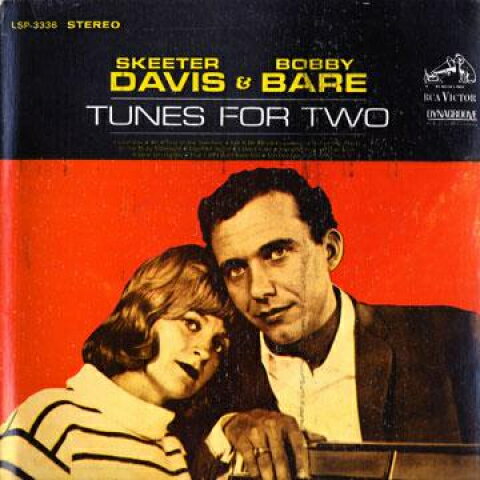 ・アーティスト Skeeter Davis, Bobby Bare ・タイトル Tunes For Two ・レーベル・型番 RCA JA LSP3336 ・フォーマット LP ・コンディション(盤) 良い (VG+) ・コンディション(ジャケット) 良い (VG+) ・コンディション(帯) オビなし ・特記事項 サンプル画像です。実際の商品の画像ではありません 商品写真はバーコード/カタログ番号に対応したサンプル画像ですので、お送りする商品の画像ではありません。帯やライナーなどの付属品は、特記事項に記載されている場合のみ含まれます。プロモやカラーレコードなどの仕様についても、該当する場合のみ特記事項に記載しています。 【ご購入前に必ずご確認ください】 ・本店サイト(www.recordcity.jp)とは価格、送料が違います ・本店サイト、その他支店のオーダーとは同梱発送できません ・注文確定後に別の注文を頂いた場合、注文同士の同梱は致しかねます。 ・別倉庫から発送しているため、店頭受け渡しは対応しておりません ・一部商品は他の通販サイトでも販売しているため、ご注文のタイミングによっては商品のご用意ができない場合がございます。 ・土日祝日はお休みです 金曜・祝前日9時以降のご連絡またはご入金は、返答または発送が週明け・祝日明けに順次対応となります。 ・ご購入後のキャンセル不可 ご購入後のキャンセルはいかなる理由においてもお受けできません。ご了承の上、ご購入くださいませ。 ・日本郵便(ゆうパック/ゆうメール)によるお届けになります。 ・中古品であることをご理解ください 当ストアでは中古商品を主に販売しております。中古品であることをご理解の上ご購入ください。また、一部商品はRecordCityオンラインストアで試聴可能です。 ・返品について お客様のご都合による返品は一切承っておりません。 表記の内容と実際の商品に相違がある場合、また針飛び等で返品・返金をご希望される場合は、商品の到着後1週間以内にご連絡ください。商品の返送をこちらで確認後、キャンセル・返金を行います。 コンディションVG以下の商品は返品できません。プレイに影響のない表面のこすれ傷、プレス起因のノイズ盤は返品の対象外です。 【コンディション表記】 ・ほぼ新品(M-)(Like New) 完全な新品。未使用。当店ではほぼ使用しません ・非常に良い(EX)(Excellent) 中古盤として美品な状態。わずかな経年を感じるものの傷みを感じさせない、当店基準で最高の状態 ・良い(VG+)(Very Good Plus) 丁寧に扱われた中古品で、軽い使用感がみられる。 ・可(VG)(Acceptable) 使い込まれた中古品で、「良い」よりもさらに使用感がみられる。 ・悪い(VG-)(Bad) 状態が悪いアイテム。使用の保障はなく、再生不可、針飛び、目立つノイズがあるかもしれない。状態によるクレーム不可。返品不可。 ・非常に悪い(G)(Very Bad) 「悪い」よりさらに状態が悪いアイテム。使用の保障はなく、再生不可、針飛び、目立つノイズがあるかもしれない。状態によるクレーム不可。返品不可。 ・ジャンク(Fair)(Junk/Fair) 割れている、反っている、水ダメージがある、カビ、ジャケットが分離している、ひどい書き込み、ひどい擦れなど最低の状態。使用の保障はなく、再生不可、針飛び、目立つノイズがあるかもしれない。状態によるクレーム不可。返品不可。 ・ジャンク(Poor)(Junk/Poor) 割れている、反っている、水ダメージがある、カビ、ジャケットが分離している、ひどい書き込み、ひどい擦れなど最低の状態。使用の保障はなく、再生不可、針飛び、目立つノイズがあるかもしれない。状態によるクレーム不可。返品不可。