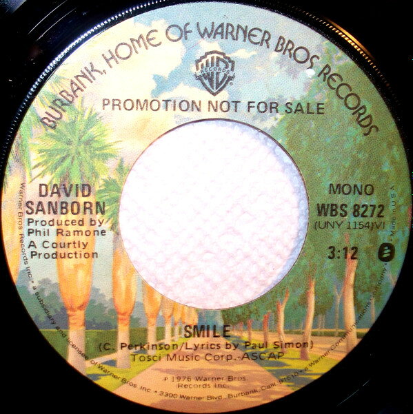 ・アーティスト David Sanborn ・タイトル Smile ・レーベル・型番 Warner Bros. Records WBS8272 ・フォーマット 7インチレコード ・コンディション(盤) 良い (VG+) ・コンディション(ジャケット) プレインカバー（元ジャケット／カバー無し） ・コンディション(帯) オビなし ・特記事項 サンプル画像です。実際の商品の画像ではありません 商品写真はバーコード/カタログ番号に対応したサンプル画像ですので、お送りする商品の画像ではありません。帯やライナーなどの付属品は、特記事項に記載されている場合のみ含まれます。プロモやカラーレコードなどの仕様についても、該当する場合のみ特記事項に記載しています。 【ご購入前に必ずご確認ください】 ・本店サイト(www.recordcity.jp)とは価格、送料が違います ・本店サイト、その他支店のオーダーとは同梱発送できません ・注文確定後に別の注文を頂いた場合、注文同士の同梱は致しかねます。 ・別倉庫から発送しているため、店頭受け渡しは対応しておりません ・一部商品は他の通販サイトでも販売しているため、ご注文のタイミングによっては商品のご用意ができない場合がございます。 ・土日祝日はお休みです 金曜・祝前日9時以降のご連絡またはご入金は、返答または発送が週明け・祝日明けに順次対応となります。 ・ご購入後のキャンセル不可 ご購入後のキャンセルはいかなる理由においてもお受けできません。ご了承の上、ご購入くださいませ。 ・日本郵便(ゆうパック/ゆうメール)によるお届けになります。 ・中古品であることをご理解ください 当ストアでは中古商品を主に販売しております。中古品であることをご理解の上ご購入ください。また、一部商品はRecordCityオンラインストアで試聴可能です。 ・返品について お客様のご都合による返品は一切承っておりません。 表記の内容と実際の商品に相違がある場合、また針飛び等で返品・返金をご希望される場合は、商品の到着後1週間以内にご連絡ください。商品の返送をこちらで確認後、キャンセル・返金を行います。 コンディションVG以下の商品は返品できません。プレイに影響のない表面のこすれ傷、プレス起因のノイズ盤は返品の対象外です。 【コンディション表記】 ・ほぼ新品(M-)(Like New) 完全な新品。未使用。当店ではほぼ使用しません ・非常に良い(EX)(Excellent) 中古盤として美品な状態。わずかな経年を感じるものの傷みを感じさせない、当店基準で最高の状態 ・良い(VG+)(Very Good Plus) 丁寧に扱われた中古品で、軽い使用感がみられる。 ・可(VG)(Acceptable) 使い込まれた中古品で、「良い」よりもさらに使用感がみられる。 ・悪い(VG-)(Bad) 状態が悪いアイテム。使用の保障はなく、再生不可、針飛び、目立つノイズがあるかもしれない。状態によるクレーム不可。返品不可。 ・非常に悪い(G)(Very Bad) 「悪い」よりさらに状態が悪いアイテム。使用の保障はなく、再生不可、針飛び、目立つノイズがあるかもしれない。状態によるクレーム不可。返品不可。 ・ジャンク(Fair)(Junk/Fair) 割れている、反っている、水ダメージがある、カビ、ジャケットが分離している、ひどい書き込み、ひどい擦れなど最低の状態。使用の保障はなく、再生不可、針飛び、目立つノイズがあるかもしれない。状態によるクレーム不可。返品不可。 ・ジャンク(Poor)(Junk/Poor) 割れている、反っている、水ダメージがある、カビ、ジャケットが分離している、ひどい書き込み、ひどい擦れなど最低の状態。使用の保障はなく、再生不可、針飛び、目立つノイズがあるかもしれない。状態によるクレーム不可。返品不可。