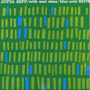 ・アーティスト Jutta Hipp, Zoot Sims ・タイトル Jutta Hipp With Zoot Sims ・レーベル・型番 Blue Note 094639317820 ・フォーマット CD ・コンディション(盤) 良い (VG+) ・コンディション(ジャケット) ・コンディション(帯) オビなし ・特記事項 【ケース擦れ】 サンプル画像です。実際の商品の画像ではありません 商品写真はバーコード/カタログ番号に対応したサンプル画像ですので、お送りする商品の画像ではありません。帯やライナーなどの付属品は、特記事項に記載されている場合のみ含まれます。プロモやカラーレコードなどの仕様についても、該当する場合のみ特記事項に記載しています。 【ご購入前に必ずご確認ください】 ・本店サイト(www.recordcity.jp)とは価格、送料が違います ・本店サイト、その他支店のオーダーとは同梱発送できません ・注文確定後に別の注文を頂いた場合、注文同士の同梱は致しかねます。 ・別倉庫から発送しているため、店頭受け渡しは対応しておりません ・一部商品は他の通販サイトでも販売しているため、ご注文のタイミングによっては商品のご用意ができない場合がございます。 ・土日祝日はお休みです 金曜・祝前日9時以降のご連絡またはご入金は、返答または発送が週明け・祝日明けに順次対応となります。 ・ご購入後のキャンセル不可 ご購入後のキャンセルはいかなる理由においてもお受けできません。ご了承の上、ご購入くださいませ。 ・日本郵便(ゆうパック/ゆうメール)によるお届けになります。 ・中古品であることをご理解ください 当ストアでは中古商品を主に販売しております。中古品であることをご理解の上ご購入ください。また、一部商品はRecordCityオンラインストアで試聴可能です。 ・返品について お客様のご都合による返品は一切承っておりません。 表記の内容と実際の商品に相違がある場合、また針飛び等で返品・返金をご希望される場合は、商品の到着後1週間以内にご連絡ください。商品の返送をこちらで確認後、キャンセル・返金を行います。 コンディションVG以下の商品は返品できません。プレイに影響のない表面のこすれ傷、プレス起因のノイズ盤は返品の対象外です。 【コンディション表記】 ・ほぼ新品(M-)(Like New) 完全な新品。未使用。当店ではほぼ使用しません ・非常に良い(EX)(Excellent) 中古盤として美品な状態。わずかな経年を感じるものの傷みを感じさせない、当店基準で最高の状態 ・良い(VG+)(Very Good Plus) 丁寧に扱われた中古品で、軽い使用感がみられる。 ・可(VG)(Acceptable) 使い込まれた中古品で、「良い」よりもさらに使用感がみられる。 ・悪い(VG-)(Bad) 状態が悪いアイテム。使用の保障はなく、再生不可、針飛び、目立つノイズがあるかもしれない。状態によるクレーム不可。返品不可。 ・非常に悪い(G)(Very Bad) 「悪い」よりさらに状態が悪いアイテム。使用の保障はなく、再生不可、針飛び、目立つノイズがあるかもしれない。状態によるクレーム不可。返品不可。 ・ジャンク(Fair)(Junk/Fair) 割れている、反っている、水ダメージがある、カビ、ジャケットが分離している、ひどい書き込み、ひどい擦れなど最低の状態。使用の保障はなく、再生不可、針飛び、目立つノイズがあるかもしれない。状態によるクレーム不可。返品不可。 ・ジャンク(Poor)(Junk/Poor) 割れている、反っている、水ダメージがある、カビ、ジャケットが分離している、ひどい書き込み、ひどい擦れなど最低の状態。使用の保障はなく、再生不可、針飛び、目立つノイズがあるかもしれない。状態によるクレーム不可。返品不可。