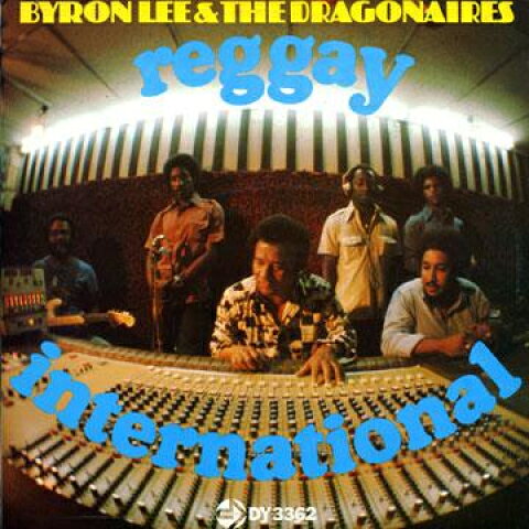 ・アーティスト Byron Lee, Dragonaires ・タイトル Reggay International ・レーベル・型番 Dynamic DYLP3362 ・フォーマット LPレコード ・コンディション(盤) 新品 (M) ・コンディション(ジャケット) ・コンディション(帯) オビなし ・特記事項 サンプル画像です。実際の商品の画像ではありません 商品写真はバーコード/カタログ番号に対応したサンプル画像ですので、お送りする商品の画像ではありません。帯やライナーなどの付属品は、特記事項に記載されている場合のみ含まれます。プロモやカラーレコードなどの仕様についても、該当する場合のみ特記事項に記載しています。 【ご購入前に必ずご確認ください】 ・本店サイト(www.recordcity.jp)とは価格、送料が違います ・本店サイト、その他支店のオーダーとは同梱発送できません ・注文確定後に別の注文を頂いた場合、注文同士の同梱は致しかねます。 ・別倉庫から発送しているため、店頭受け渡しは対応しておりません ・一部商品は他の通販サイトでも販売しているため、ご注文のタイミングによっては商品のご用意ができない場合がございます。 ・土日祝日はお休みです 金曜・祝前日9時以降のご連絡またはご入金は、返答または発送が週明け・祝日明けに順次対応となります。 ・ご購入後のキャンセル不可 ご購入後のキャンセルはいかなる理由においてもお受けできません。ご了承の上、ご購入くださいませ。 ・日本郵便(ゆうパック/ゆうメール)によるお届けになります。 ・中古品であることをご理解ください 当ストアでは中古商品を主に販売しております。中古品であることをご理解の上ご購入ください。また、一部商品はRecordCityオンラインストアで試聴可能です。 ・返品について お客様のご都合による返品は一切承っておりません。 表記の内容と実際の商品に相違がある場合、また針飛び等で返品・返金をご希望される場合は、商品の到着後1週間以内にご連絡ください。商品の返送をこちらで確認後、キャンセル・返金を行います。 コンディションVG以下の商品は返品できません。プレイに影響のない表面のこすれ傷、プレス起因のノイズ盤は返品の対象外です。 【コンディション表記】 ・ほぼ新品(M-)(Like New) 完全な新品。未使用。当店ではほぼ使用しません ・非常に良い(EX)(Excellent) 中古盤として美品な状態。わずかな経年を感じるものの傷みを感じさせない、当店基準で最高の状態 ・良い(VG+)(Very Good Plus) 丁寧に扱われた中古品で、軽い使用感がみられる。 ・可(VG)(Acceptable) 使い込まれた中古品で、「良い」よりもさらに使用感がみられる。 ・悪い(VG-)(Bad) 状態が悪いアイテム。使用の保障はなく、再生不可、針飛び、目立つノイズがあるかもしれない。状態によるクレーム不可。返品不可。 ・非常に悪い(G)(Very Bad) 「悪い」よりさらに状態が悪いアイテム。使用の保障はなく、再生不可、針飛び、目立つノイズがあるかもしれない。状態によるクレーム不可。返品不可。 ・ジャンク(Fair)(Junk/Fair) 割れている、反っている、水ダメージがある、カビ、ジャケットが分離している、ひどい書き込み、ひどい擦れなど最低の状態。使用の保障はなく、再生不可、針飛び、目立つノイズがあるかもしれない。状態によるクレーム不可。返品不可。 ・ジャンク(Poor)(Junk/Poor) 割れている、反っている、水ダメージがある、カビ、ジャケットが分離している、ひどい書き込み、ひどい擦れなど最低の状態。使用の保障はなく、再生不可、針飛び、目立つノイズがあるかもしれない。状態によるクレーム不可。返品不可。