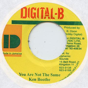・アーティスト Ken Boothe ・タイトル You Are Not The Same ・レーベル・型番 ・フォーマット 7インチレコード ・コンディション(盤) 新品 (M) ・コンディション(ジャケット) ・コンディション(帯) オビなし ・特記事項 サンプル画像です。実際の商品の画像ではありません 商品写真はバーコード/カタログ番号に対応したサンプル画像ですので、お送りする商品の画像ではありません。帯やライナーなどの付属品は、特記事項に記載されている場合のみ含まれます。プロモやカラーレコードなどの仕様についても、該当する場合のみ特記事項に記載しています。 【ご購入前に必ずご確認ください】 ・本店サイト(www.recordcity.jp)とは価格、送料が違います ・本店サイト、その他支店のオーダーとは同梱発送できません ・注文確定後に別の注文を頂いた場合、注文同士の同梱は致しかねます。 ・別倉庫から発送しているため、店頭受け渡しは対応しておりません ・一部商品は他の通販サイトでも販売しているため、ご注文のタイミングによっては商品のご用意ができない場合がございます。 ・土日祝日はお休みです 金曜・祝前日9時以降のご連絡またはご入金は、返答または発送が週明け・祝日明けに順次対応となります。 ・ご購入後のキャンセル不可 ご購入後のキャンセルはいかなる理由においてもお受けできません。ご了承の上、ご購入くださいませ。 ・日本郵便(ゆうパック/ゆうメール)によるお届けになります。 ・中古品であることをご理解ください 当ストアでは中古商品を主に販売しております。中古品であることをご理解の上ご購入ください。また、一部商品はRecordCityオンラインストアで試聴可能です。 ・返品について お客様のご都合による返品は一切承っておりません。 表記の内容と実際の商品に相違がある場合、また針飛び等で返品・返金をご希望される場合は、商品の到着後1週間以内にご連絡ください。商品の返送をこちらで確認後、キャンセル・返金を行います。 コンディションVG以下の商品は返品できません。プレイに影響のない表面のこすれ傷、プレス起因のノイズ盤は返品の対象外です。 【コンディション表記】 ・ほぼ新品(M-)(Like New) 完全な新品。未使用。当店ではほぼ使用しません ・非常に良い(EX)(Excellent) 中古盤として美品な状態。わずかな経年を感じるものの傷みを感じさせない、当店基準で最高の状態 ・良い(VG+)(Very Good Plus) 丁寧に扱われた中古品で、軽い使用感がみられる。 ・可(VG)(Acceptable) 使い込まれた中古品で、「良い」よりもさらに使用感がみられる。 ・悪い(VG-)(Bad) 状態が悪いアイテム。使用の保障はなく、再生不可、針飛び、目立つノイズがあるかもしれない。状態によるクレーム不可。返品不可。 ・非常に悪い(G)(Very Bad) 「悪い」よりさらに状態が悪いアイテム。使用の保障はなく、再生不可、針飛び、目立つノイズがあるかもしれない。状態によるクレーム不可。返品不可。 ・ジャンク(Fair)(Junk/Fair) 割れている、反っている、水ダメージがある、カビ、ジャケットが分離している、ひどい書き込み、ひどい擦れなど最低の状態。使用の保障はなく、再生不可、針飛び、目立つノイズがあるかもしれない。状態によるクレーム不可。返品不可。 ・ジャンク(Poor)(Junk/Poor) 割れている、反っている、水ダメージがある、カビ、ジャケットが分離している、ひどい書き込み、ひどい擦れなど最低の状態。使用の保障はなく、再生不可、針飛び、目立つノイズがあるかもしれない。状態によるクレーム不可。返品不可。
