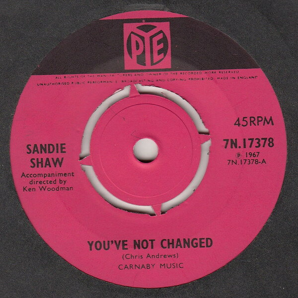 ・アーティスト Sandie Shaw ・タイトル You've Not Changed ・レーベル・型番 Pye Records 7N17378 ・フォーマット 7インチレコード ・コンディション(盤) 可 (VG) ・コンディション(ジャケット) プレインカバー（元ジャケット／カバー無し） ・コンディション(帯) オビなし ・特記事項 【盤に目立った跡】【レーベルに書き込み】 サンプル画像です。実際の商品の画像ではありません 商品写真はバーコード/カタログ番号に対応したサンプル画像ですので、お送りする商品の画像ではありません。帯やライナーなどの付属品は、特記事項に記載されている場合のみ含まれます。プロモやカラーレコードなどの仕様についても、該当する場合のみ特記事項に記載しています。 【ご購入前に必ずご確認ください】 ・本店サイト(www.recordcity.jp)とは価格、送料が違います ・本店サイト、その他支店のオーダーとは同梱発送できません ・注文確定後に別の注文を頂いた場合、注文同士の同梱は致しかねます。 ・別倉庫から発送しているため、店頭受け渡しは対応しておりません ・一部商品は他の通販サイトでも販売しているため、ご注文のタイミングによっては商品のご用意ができない場合がございます。 ・土日祝日はお休みです 金曜・祝前日9時以降のご連絡またはご入金は、返答または発送が週明け・祝日明けに順次対応となります。 ・ご購入後のキャンセル不可 ご購入後のキャンセルはいかなる理由においてもお受けできません。ご了承の上、ご購入くださいませ。 ・日本郵便(ゆうパック/ゆうメール)によるお届けになります。 ・中古品であることをご理解ください 当ストアでは中古商品を主に販売しております。中古品であることをご理解の上ご購入ください。また、一部商品はRecordCityオンラインストアで試聴可能です。 ・返品について お客様のご都合による返品は一切承っておりません。 表記の内容と実際の商品に相違がある場合、また針飛び等で返品・返金をご希望される場合は、商品の到着後1週間以内にご連絡ください。商品の返送をこちらで確認後、キャンセル・返金を行います。 コンディションVG以下の商品は返品できません。プレイに影響のない表面のこすれ傷、プレス起因のノイズ盤は返品の対象外です。 【コンディション表記】 ・ほぼ新品(M-)(Like New) 完全な新品。未使用。当店ではほぼ使用しません ・非常に良い(EX)(Excellent) 中古盤として美品な状態。わずかな経年を感じるものの傷みを感じさせない、当店基準で最高の状態 ・良い(VG+)(Very Good Plus) 丁寧に扱われた中古品で、軽い使用感がみられる。 ・可(VG)(Acceptable) 使い込まれた中古品で、「良い」よりもさらに使用感がみられる。 ・悪い(VG-)(Bad) 状態が悪いアイテム。使用の保障はなく、再生不可、針飛び、目立つノイズがあるかもしれない。状態によるクレーム不可。返品不可。 ・非常に悪い(G)(Very Bad) 「悪い」よりさらに状態が悪いアイテム。使用の保障はなく、再生不可、針飛び、目立つノイズがあるかもしれない。状態によるクレーム不可。返品不可。 ・ジャンク(Fair)(Junk/Fair) 割れている、反っている、水ダメージがある、カビ、ジャケットが分離している、ひどい書き込み、ひどい擦れなど最低の状態。使用の保障はなく、再生不可、針飛び、目立つノイズがあるかもしれない。状態によるクレーム不可。返品不可。 ・ジャンク(Poor)(Junk/Poor) 割れている、反っている、水ダメージがある、カビ、ジャケットが分離している、ひどい書き込み、ひどい擦れなど最低の状態。使用の保障はなく、再生不可、針飛び、目立つノイズがあるかもしれない。状態によるクレーム不可。返品不可。
