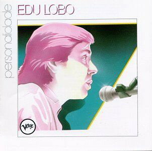 ・アーティスト Edu Lobo ・タイトル Personalidade ・レーベル・型番 Verve Records 3145141332 ・フォーマット CD ・コンディション(盤) 非常に良い(EX) ・コンディション(ジャケット) ・コンディション(帯) オビなし ・特記事項 サンプル画像です。実際の商品の画像ではありません 商品写真はバーコード/カタログ番号に対応したサンプル画像ですので、お送りする商品の画像ではありません。帯やライナーなどの付属品は、特記事項に記載されている場合のみ含まれます。プロモやカラーレコードなどの仕様についても、該当する場合のみ特記事項に記載しています。 【ご購入前に必ずご確認ください】 ・本店サイト(www.recordcity.jp)とは価格、送料が違います ・本店サイト、その他支店のオーダーとは同梱発送できません ・注文確定後に別の注文を頂いた場合、注文同士の同梱は致しかねます。 ・別倉庫から発送しているため、店頭受け渡しは対応しておりません ・一部商品は他の通販サイトでも販売しているため、ご注文のタイミングによっては商品のご用意ができない場合がございます。 ・土日祝日はお休みです 金曜・祝前日9時以降のご連絡またはご入金は、返答または発送が週明け・祝日明けに順次対応となります。 ・ご購入後のキャンセル不可 ご購入後のキャンセルはいかなる理由においてもお受けできません。ご了承の上、ご購入くださいませ。 ・日本郵便(ゆうパック/ゆうメール)によるお届けになります。 ・中古品であることをご理解ください 当ストアでは中古商品を主に販売しております。中古品であることをご理解の上ご購入ください。また、一部商品はRecordCityオンラインストアで試聴可能です。 ・返品について お客様のご都合による返品は一切承っておりません。 表記の内容と実際の商品に相違がある場合、また針飛び等で返品・返金をご希望される場合は、商品の到着後1週間以内にご連絡ください。商品の返送をこちらで確認後、キャンセル・返金を行います。 コンディションVG以下の商品は返品できません。プレイに影響のない表面のこすれ傷、プレス起因のノイズ盤は返品の対象外です。 【コンディション表記】 ・ほぼ新品(M-)(Like New) 完全な新品。未使用。当店ではほぼ使用しません ・非常に良い(EX)(Excellent) 中古盤として美品な状態。わずかな経年を感じるものの傷みを感じさせない、当店基準で最高の状態 ・良い(VG+)(Very Good Plus) 丁寧に扱われた中古品で、軽い使用感がみられる。 ・可(VG)(Acceptable) 使い込まれた中古品で、「良い」よりもさらに使用感がみられる。 ・悪い(VG-)(Bad) 状態が悪いアイテム。使用の保障はなく、再生不可、針飛び、目立つノイズがあるかもしれない。状態によるクレーム不可。返品不可。 ・非常に悪い(G)(Very Bad) 「悪い」よりさらに状態が悪いアイテム。使用の保障はなく、再生不可、針飛び、目立つノイズがあるかもしれない。状態によるクレーム不可。返品不可。 ・ジャンク(Fair)(Junk/Fair) 割れている、反っている、水ダメージがある、カビ、ジャケットが分離している、ひどい書き込み、ひどい擦れなど最低の状態。使用の保障はなく、再生不可、針飛び、目立つノイズがあるかもしれない。状態によるクレーム不可。返品不可。 ・ジャンク(Poor)(Junk/Poor) 割れている、反っている、水ダメージがある、カビ、ジャケットが分離している、ひどい書き込み、ひどい擦れなど最低の状態。使用の保障はなく、再生不可、針飛び、目立つノイズがあるかもしれない。状態によるクレーム不可。返品不可。