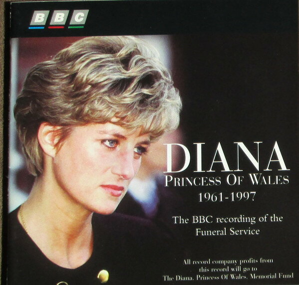 ・アーティスト Various ? ・タイトル Diana Princess Of Wales 1961-1997 - The BBC Recording Of The Funeral Service ・レーベル・型番 BBC Worldwide 4498002 ・フォーマット CD ・コンディション(盤) 良い (VG+) ・コンディション(ジャケット) ・コンディション(帯) オビなし ・特記事項 サンプル画像です。実際の商品の画像ではありません 商品写真はバーコード/カタログ番号に対応したサンプル画像ですので、お送りする商品の画像ではありません。帯やライナーなどの付属品は、特記事項に記載されている場合のみ含まれます。プロモやカラーレコードなどの仕様についても、該当する場合のみ特記事項に記載しています。 【ご購入前に必ずご確認ください】 ・本店サイト(www.recordcity.jp)とは価格、送料が違います ・本店サイト、その他支店のオーダーとは同梱発送できません ・注文確定後に別の注文を頂いた場合、注文同士の同梱は致しかねます。 ・別倉庫から発送しているため、店頭受け渡しは対応しておりません ・一部商品は他の通販サイトでも販売しているため、ご注文のタイミングによっては商品のご用意ができない場合がございます。 ・土日祝日はお休みです 金曜・祝前日9時以降のご連絡またはご入金は、返答または発送が週明け・祝日明けに順次対応となります。 ・ご購入後のキャンセル不可 ご購入後のキャンセルはいかなる理由においてもお受けできません。ご了承の上、ご購入くださいませ。 ・日本郵便(ゆうパック/ゆうメール)によるお届けになります。 ・中古品であることをご理解ください 当ストアでは中古商品を主に販売しております。中古品であることをご理解の上ご購入ください。また、一部商品はRecordCityオンラインストアで試聴可能です。 ・返品について お客様のご都合による返品は一切承っておりません。 表記の内容と実際の商品に相違がある場合、また針飛び等で返品・返金をご希望される場合は、商品の到着後1週間以内にご連絡ください。商品の返送をこちらで確認後、キャンセル・返金を行います。 コンディションVG以下の商品は返品できません。プレイに影響のない表面のこすれ傷、プレス起因のノイズ盤は返品の対象外です。 【コンディション表記】 ・ほぼ新品(M-)(Like New) 完全な新品。未使用。当店ではほぼ使用しません ・非常に良い(EX)(Excellent) 中古盤として美品な状態。わずかな経年を感じるものの傷みを感じさせない、当店基準で最高の状態 ・良い(VG+)(Very Good Plus) 丁寧に扱われた中古品で、軽い使用感がみられる。 ・可(VG)(Acceptable) 使い込まれた中古品で、「良い」よりもさらに使用感がみられる。 ・悪い(VG-)(Bad) 状態が悪いアイテム。使用の保障はなく、再生不可、針飛び、目立つノイズがあるかもしれない。状態によるクレーム不可。返品不可。 ・非常に悪い(G)(Very Bad) 「悪い」よりさらに状態が悪いアイテム。使用の保障はなく、再生不可、針飛び、目立つノイズがあるかもしれない。状態によるクレーム不可。返品不可。 ・ジャンク(Fair)(Junk/Fair) 割れている、反っている、水ダメージがある、カビ、ジャケットが分離している、ひどい書き込み、ひどい擦れなど最低の状態。使用の保障はなく、再生不可、針飛び、目立つノイズがあるかもしれない。状態によるクレーム不可。返品不可。 ・ジャンク(Poor)(Junk/Poor) 割れている、反っている、水ダメージがある、カビ、ジャケットが分離している、ひどい書き込み、ひどい擦れなど最低の状態。使用の保障はなく、再生不可、針飛び、目立つノイズがあるかもしれない。状態によるクレーム不可。返品不可。