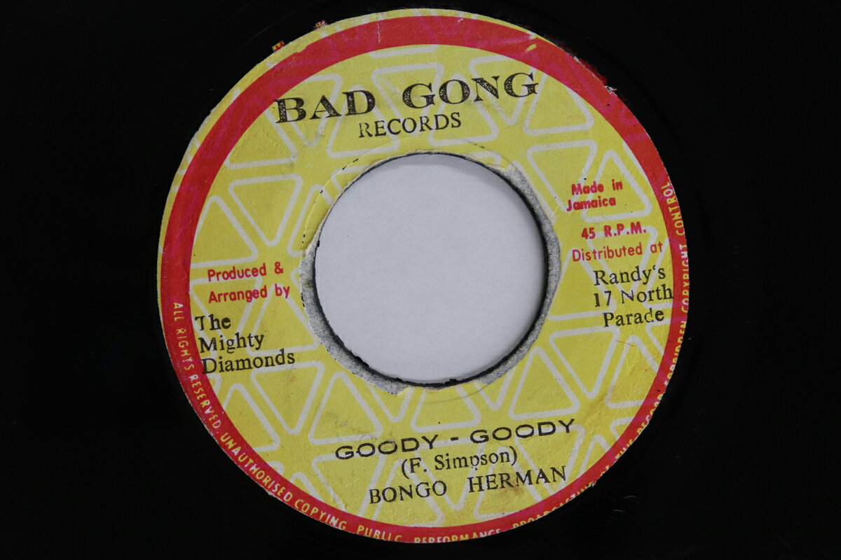 ・アーティスト Bongo Herman ・タイトル Goody-Goody ・レーベル・型番 Bad Gong Records none ・フォーマット 7インチレコード ・コンディション(盤) 可 (VG) ・コンディション(ジャケット) ・コンディション(帯) オビなし ・特記事項 【盤に短いヘアライン】【LD】 実際に発送される商品の画像です 【ご購入前に必ずご確認ください】 ・本店サイト(www.recordcity.jp)とは価格、送料が違います ・本店サイト、その他支店のオーダーとは同梱発送できません ・注文確定後に別の注文を頂いた場合、注文同士の同梱は致しかねます。 ・別倉庫から発送しているため、店頭受け渡しは対応しておりません ・一部商品は他の通販サイトでも販売しているため、ご注文のタイミングによっては商品のご用意ができない場合がございます。 ・土日祝日はお休みです 金曜・祝前日9時以降のご連絡またはご入金は、返答または発送が週明け・祝日明けに順次対応となります。 ・ご購入後のキャンセル不可 ご購入後のキャンセルはいかなる理由においてもお受けできません。ご了承の上、ご購入くださいませ。 ・日本郵便(ゆうパック/ゆうメール)によるお届けになります。 ・中古品であることをご理解ください 当ストアでは中古商品を主に販売しております。中古品であることをご理解の上ご購入ください。また、一部商品はRecordCityオンラインストアで試聴可能です。 ・返品について お客様のご都合による返品は一切承っておりません。 表記の内容と実際の商品に相違がある場合、また針飛び等で返品・返金をご希望される場合は、商品の到着後1週間以内にご連絡ください。商品の返送をこちらで確認後、キャンセル・返金を行います。 コンディションVG以下の商品は返品できません。プレイに影響のない表面のこすれ傷、プレス起因のノイズ盤は返品の対象外です。 【コンディション表記】 ・ほぼ新品(M-)(Like New) 完全な新品。未使用。当店ではほぼ使用しません ・非常に良い(EX)(Excellent) 中古盤として美品な状態。わずかな経年を感じるものの傷みを感じさせない、当店基準で最高の状態 ・良い(VG+)(Very Good Plus) 丁寧に扱われた中古品で、軽い使用感がみられる。 ・可(VG)(Acceptable) 使い込まれた中古品で、「良い」よりもさらに使用感がみられる。 ・悪い(VG-)(Bad) 状態が悪いアイテム。使用の保障はなく、再生不可、針飛び、目立つノイズがあるかもしれない。状態によるクレーム不可。返品不可。 ・非常に悪い(G)(Very Bad) 「悪い」よりさらに状態が悪いアイテム。使用の保障はなく、再生不可、針飛び、目立つノイズがあるかもしれない。状態によるクレーム不可。返品不可。 ・ジャンク(Fair)(Junk/Fair) 割れている、反っている、水ダメージがある、カビ、ジャケットが分離している、ひどい書き込み、ひどい擦れなど最低の状態。使用の保障はなく、再生不可、針飛び、目立つノイズがあるかもしれない。状態によるクレーム不可。返品不可。 ・ジャンク(Poor)(Junk/Poor) 割れている、反っている、水ダメージがある、カビ、ジャケットが分離している、ひどい書き込み、ひどい擦れなど最低の状態。使用の保障はなく、再生不可、針飛び、目立つノイズがあるかもしれない。状態によるクレーム不可。返品不可。