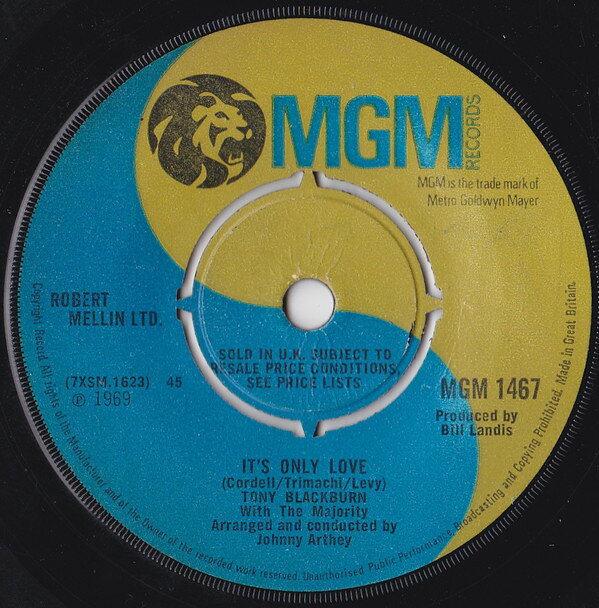 ・アーティスト Tony Blackburn, The Majority ・タイトル It's Only Love ・レーベル・型番 MGM Records MGM1467 ・フォーマット 7インチレコード ・コンディション(盤) 可 (VG) ・コンディション(ジャケット) プレインカバー（元ジャケット／カバー無し） ・コンディション(帯) オビなし ・特記事項 【盤に小さいキズ】【カバーに目立つ染み】【カバーに軽い擦れ】【compony sleeve compony sleeve compony sleeve compony sleeve compony sleeve compony sleeve compony sleeve compony sleeve compony sleeve compony sleeve compony sleeve compony sleeve compony sleeve compony sleeve compony sleeve サンプル画像です。実際の商品の画像ではありません 商品写真はバーコード/カタログ番号に対応したサンプル画像ですので、お送りする商品の画像ではありません。帯やライナーなどの付属品は、特記事項に記載されている場合のみ含まれます。プロモやカラーレコードなどの仕様についても、該当する場合のみ特記事項に記載しています。 【ご購入前に必ずご確認ください】 ・本店サイト(www.recordcity.jp)とは価格、送料が違います ・本店サイト、その他支店のオーダーとは同梱発送できません ・注文確定後に別の注文を頂いた場合、注文同士の同梱は致しかねます。 ・別倉庫から発送しているため、店頭受け渡しは対応しておりません ・一部商品は他の通販サイトでも販売しているため、ご注文のタイミングによっては商品のご用意ができない場合がございます。 ・土日祝日はお休みです 金曜・祝前日9時以降のご連絡またはご入金は、返答または発送が週明け・祝日明けに順次対応となります。 ・ご購入後のキャンセル不可 ご購入後のキャンセルはいかなる理由においてもお受けできません。ご了承の上、ご購入くださいませ。 ・日本郵便(ゆうパック/ゆうメール)によるお届けになります。 ・中古品であることをご理解ください 当ストアでは中古商品を主に販売しております。中古品であることをご理解の上ご購入ください。また、一部商品はRecordCityオンラインストアで試聴可能です。 ・返品について お客様のご都合による返品は一切承っておりません。 表記の内容と実際の商品に相違がある場合、また針飛び等で返品・返金をご希望される場合は、商品の到着後1週間以内にご連絡ください。商品の返送をこちらで確認後、キャンセル・返金を行います。 コンディションVG以下の商品は返品できません。プレイに影響のない表面のこすれ傷、プレス起因のノイズ盤は返品の対象外です。 【コンディション表記】 ・ほぼ新品(M-)(Like New) 完全な新品。未使用。当店ではほぼ使用しません ・非常に良い(EX)(Excellent) 中古盤として美品な状態。わずかな経年を感じるものの傷みを感じさせない、当店基準で最高の状態 ・良い(VG+)(Very Good Plus) 丁寧に扱われた中古品で、軽い使用感がみられる。 ・可(VG)(Acceptable) 使い込まれた中古品で、「良い」よりもさらに使用感がみられる。 ・悪い(VG-)(Bad) 状態が悪いアイテム。使用の保障はなく、再生不可、針飛び、目立つノイズがあるかもしれない。状態によるクレーム不可。返品不可。 ・非常に悪い(G)(Very Bad) 「悪い」よりさらに状態が悪いアイテム。使用の保障はなく、再生不可、針飛び、目立つノイズがあるかもしれない。状態によるクレーム不可。返品不可。 ・ジャンク(Fair)(Junk/Fair) 割れている、反っている、水ダメージがある、カビ、ジャケットが分離している、ひどい書き込み、ひどい擦れなど最低の状態。使用の保障はなく、再生不可、針飛び、目立つノイズがあるかもしれない。状態によるクレーム不可。返品不可。 ・ジャンク(Poor)(Junk/Poor) 割れている、反っている、水ダメージがある、カビ、ジャケットが分離している、ひどい書き込み、ひどい擦れなど最低の状態。使用の保障はなく、再生不可、針飛び、目立つノイズがあるかもしれない。状態によるクレーム不可。返品不可。