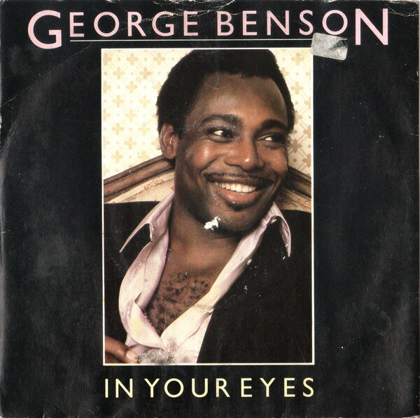 ・アーティスト George Benson ・タイトル In Your Eyes ・レーベル・型番 Warner Bros. Records W9487 ・フォーマット 7インチレコード ・コンディション(盤) 良い (VG+) ・コンディション(ジャケット) 良い (VG+) ・コンディション(帯) オビなし ・特記事項 【カバー汚れ】【レーベルにシール付着】【カバーにリングウェア】 サンプル画像です。実際の商品の画像ではありません 商品写真はバーコード/カタログ番号に対応したサンプル画像ですので、お送りする商品の画像ではありません。帯やライナーなどの付属品は、特記事項に記載されている場合のみ含まれます。プロモやカラーレコードなどの仕様についても、該当する場合のみ特記事項に記載しています。 【ご購入前に必ずご確認ください】 ・本店サイト(www.recordcity.jp)とは価格、送料が違います ・本店サイト、その他支店のオーダーとは同梱発送できません ・注文確定後に別の注文を頂いた場合、注文同士の同梱は致しかねます。 ・別倉庫から発送しているため、店頭受け渡しは対応しておりません ・一部商品は他の通販サイトでも販売しているため、ご注文のタイミングによっては商品のご用意ができない場合がございます。 ・土日祝日はお休みです 金曜・祝前日9時以降のご連絡またはご入金は、返答または発送が週明け・祝日明けに順次対応となります。 ・ご購入後のキャンセル不可 ご購入後のキャンセルはいかなる理由においてもお受けできません。ご了承の上、ご購入くださいませ。 ・日本郵便(ゆうパック/ゆうメール)によるお届けになります。 ・中古品であることをご理解ください 当ストアでは中古商品を主に販売しております。中古品であることをご理解の上ご購入ください。また、一部商品はRecordCityオンラインストアで試聴可能です。 ・返品について お客様のご都合による返品は一切承っておりません。 表記の内容と実際の商品に相違がある場合、また針飛び等で返品・返金をご希望される場合は、商品の到着後1週間以内にご連絡ください。商品の返送をこちらで確認後、キャンセル・返金を行います。 コンディションVG以下の商品は返品できません。プレイに影響のない表面のこすれ傷、プレス起因のノイズ盤は返品の対象外です。 【コンディション表記】 ・ほぼ新品(M-)(Like New) 完全な新品。未使用。当店ではほぼ使用しません ・非常に良い(EX)(Excellent) 中古盤として美品な状態。わずかな経年を感じるものの傷みを感じさせない、当店基準で最高の状態 ・良い(VG+)(Very Good Plus) 丁寧に扱われた中古品で、軽い使用感がみられる。 ・可(VG)(Acceptable) 使い込まれた中古品で、「良い」よりもさらに使用感がみられる。 ・悪い(VG-)(Bad) 状態が悪いアイテム。使用の保障はなく、再生不可、針飛び、目立つノイズがあるかもしれない。状態によるクレーム不可。返品不可。 ・非常に悪い(G)(Very Bad) 「悪い」よりさらに状態が悪いアイテム。使用の保障はなく、再生不可、針飛び、目立つノイズがあるかもしれない。状態によるクレーム不可。返品不可。 ・ジャンク(Fair)(Junk/Fair) 割れている、反っている、水ダメージがある、カビ、ジャケットが分離している、ひどい書き込み、ひどい擦れなど最低の状態。使用の保障はなく、再生不可、針飛び、目立つノイズがあるかもしれない。状態によるクレーム不可。返品不可。 ・ジャンク(Poor)(Junk/Poor) 割れている、反っている、水ダメージがある、カビ、ジャケットが分離している、ひどい書き込み、ひどい擦れなど最低の状態。使用の保障はなく、再生不可、針飛び、目立つノイズがあるかもしれない。状態によるクレーム不可。返品不可。