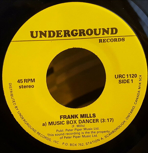 ・アーティスト Frank Mills ・タイトル Music Box Dancer / Peter Piper ・レーベル・型番 UNDERGROUND URC1120 ・フォーマット 7インチレコード ・コンディション(盤) 良い (VG+) ・コンディション(ジャケット) プレインカバー（元ジャケット／カバー無し） ・コンディション(帯) オビなし ・特記事項 【盤に薄い跡】 サンプル画像です。実際の商品の画像ではありません 商品写真はバーコード/カタログ番号に対応したサンプル画像ですので、お送りする商品の画像ではありません。帯やライナーなどの付属品は、特記事項に記載されている場合のみ含まれます。プロモやカラーレコードなどの仕様についても、該当する場合のみ特記事項に記載しています。 【ご購入前に必ずご確認ください】 ・本店サイト(www.recordcity.jp)とは価格、送料が違います ・本店サイト、その他支店のオーダーとは同梱発送できません ・注文確定後に別の注文を頂いた場合、注文同士の同梱は致しかねます。 ・別倉庫から発送しているため、店頭受け渡しは対応しておりません ・一部商品は他の通販サイトでも販売しているため、ご注文のタイミングによっては商品のご用意ができない場合がございます。 ・土日祝日はお休みです 金曜・祝前日9時以降のご連絡またはご入金は、返答または発送が週明け・祝日明けに順次対応となります。 ・ご購入後のキャンセル不可 ご購入後のキャンセルはいかなる理由においてもお受けできません。ご了承の上、ご購入くださいませ。 ・日本郵便(ゆうパック/ゆうメール)によるお届けになります。 ・中古品であることをご理解ください 当ストアでは中古商品を主に販売しております。中古品であることをご理解の上ご購入ください。また、一部商品はRecordCityオンラインストアで試聴可能です。 ・返品について お客様のご都合による返品は一切承っておりません。 表記の内容と実際の商品に相違がある場合、また針飛び等で返品・返金をご希望される場合は、商品の到着後1週間以内にご連絡ください。商品の返送をこちらで確認後、キャンセル・返金を行います。 コンディションVG以下の商品は返品できません。プレイに影響のない表面のこすれ傷、プレス起因のノイズ盤は返品の対象外です。 【コンディション表記】 ・ほぼ新品(M-)(Like New) 完全な新品。未使用。当店ではほぼ使用しません ・非常に良い(EX)(Excellent) 中古盤として美品な状態。わずかな経年を感じるものの傷みを感じさせない、当店基準で最高の状態 ・良い(VG+)(Very Good Plus) 丁寧に扱われた中古品で、軽い使用感がみられる。 ・可(VG)(Acceptable) 使い込まれた中古品で、「良い」よりもさらに使用感がみられる。 ・悪い(VG-)(Bad) 状態が悪いアイテム。使用の保障はなく、再生不可、針飛び、目立つノイズがあるかもしれない。状態によるクレーム不可。返品不可。 ・非常に悪い(G)(Very Bad) 「悪い」よりさらに状態が悪いアイテム。使用の保障はなく、再生不可、針飛び、目立つノイズがあるかもしれない。状態によるクレーム不可。返品不可。 ・ジャンク(Fair)(Junk/Fair) 割れている、反っている、水ダメージがある、カビ、ジャケットが分離している、ひどい書き込み、ひどい擦れなど最低の状態。使用の保障はなく、再生不可、針飛び、目立つノイズがあるかもしれない。状態によるクレーム不可。返品不可。 ・ジャンク(Poor)(Junk/Poor) 割れている、反っている、水ダメージがある、カビ、ジャケットが分離している、ひどい書き込み、ひどい擦れなど最低の状態。使用の保障はなく、再生不可、針飛び、目立つノイズがあるかもしれない。状態によるクレーム不可。返品不可。
