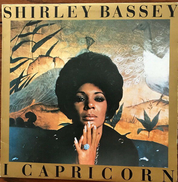 ・アーティスト Shirley Bassey ・タイトル I, Capricorn ・レーベル・型番 UNITED ARTISTS UAS29246 ・フォーマット LPレコード ・コンディション(盤) 良い (VG+) ・コンディション(ジャケット) 良い (VG+) ・コンディション(帯) オビなし ・特記事項 サンプル画像です。実際の商品の画像ではありません 【ご購入前に必ずご確認ください】 ・本店サイト(www.recordcity.jp)とは価格、送料が違います ・本店サイト、その他支店のオーダーとは同梱発送できません ・注文確定後に別の注文を頂いた場合、注文同士の同梱は致しかねます。 ・別倉庫から発送しているため、店頭受け渡しは対応しておりません ・一部商品は他の通販サイトでも販売しているため、ご注文のタイミングによっては商品のご用意ができない場合がございます。 ・土日祝日はお休みです 金曜・祝前日9時以降のご連絡またはご入金は、返答または発送が週明け・祝日明けに順次対応となります。 ・ご購入後のキャンセル不可 ご購入後のキャンセルはいかなる理由においてもお受けできません。ご了承の上、ご購入くださいませ。 ・日本郵便(ゆうパック/ゆうメール)によるお届けになります。 ・中古品であることをご理解ください 当ストアでは中古商品を主に販売しております。中古品であることをご理解の上ご購入ください。また、一部商品はRecordCityオンラインストアで試聴可能です。 ・返品について お客様のご都合による返品は一切承っておりません。 表記の内容と実際の商品に相違がある場合、また針飛び等で返品・返金をご希望される場合は、商品の到着後1週間以内にご連絡ください。商品の返送をこちらで確認後、キャンセル・返金を行います。 コンディションVG以下の商品は返品できません。プレイに影響のない表面のこすれ傷、プレス起因のノイズ盤は返品の対象外です。 【コンディション表記】 ・ほぼ新品(M-)(Like New) 完全な新品。未使用。当店ではほぼ使用しません ・非常に良い(EX)(Excellent) 中古盤として美品な状態。わずかな経年を感じるものの傷みを感じさせない、当店基準で最高の状態 ・良い(VG+)(Very Good Plus) 丁寧に扱われた中古品で、軽い使用感がみられる。 ・可(VG)(Acceptable) 使い込まれた中古品で、「良い」よりもさらに使用感がみられる。 ・悪い(VG-)(Bad) 状態が悪いアイテム。使用の保障はなく、再生不可、針飛び、目立つノイズがあるかもしれない。状態によるクレーム不可。返品不可。 ・非常に悪い(G)(Very Bad) 「悪い」よりさらに状態が悪いアイテム。使用の保障はなく、再生不可、針飛び、目立つノイズがあるかもしれない。状態によるクレーム不可。返品不可。 ・ジャンク(Fair)(Junk/Fair) 割れている、反っている、水ダメージがある、カビ、ジャケットが分離している、ひどい書き込み、ひどい擦れなど最低の状態。使用の保障はなく、再生不可、針飛び、目立つノイズがあるかもしれない。状態によるクレーム不可。返品不可。 ・ジャンク(Poor)(Junk/Poor) 割れている、反っている、水ダメージがある、カビ、ジャケットが分離している、ひどい書き込み、ひどい擦れなど最低の状態。使用の保障はなく、再生不可、針飛び、目立つノイズがあるかもしれない。状態によるクレーム不可。返品不可。