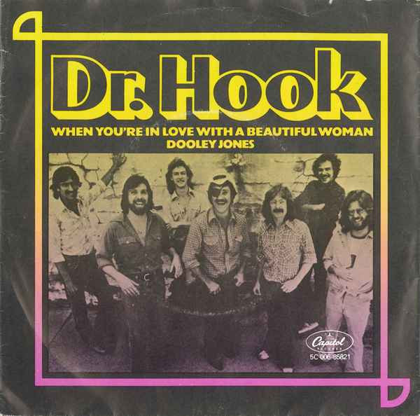 ・アーティスト Dr. Hook ・タイトル When You're In Love With A Beautiful Woman / Dooley Jones ・レーベル・型番 Capitol Records 5C00685821 ・フォーマット 7インチレコード ・コンディション(盤) 良い (VG+) ・コンディション(ジャケット) プレインカバー（元ジャケット／カバー無し） ・コンディション(帯) オビなし ・特記事項 サンプル画像です。実際の商品の画像ではありません 商品写真はバーコード/カタログ番号に対応したサンプル画像ですので、お送りする商品の画像ではありません。帯やライナーなどの付属品は、特記事項に記載されている場合のみ含まれます。プロモやカラーレコードなどの仕様についても、該当する場合のみ特記事項に記載しています。 【ご購入前に必ずご確認ください】 ・本店サイト(www.recordcity.jp)とは価格、送料が違います ・本店サイト、その他支店のオーダーとは同梱発送できません ・注文確定後に別の注文を頂いた場合、注文同士の同梱は致しかねます。 ・別倉庫から発送しているため、店頭受け渡しは対応しておりません ・一部商品は他の通販サイトでも販売しているため、ご注文のタイミングによっては商品のご用意ができない場合がございます。 ・土日祝日はお休みです 金曜・祝前日9時以降のご連絡またはご入金は、返答または発送が週明け・祝日明けに順次対応となります。 ・ご購入後のキャンセル不可 ご購入後のキャンセルはいかなる理由においてもお受けできません。ご了承の上、ご購入くださいませ。 ・日本郵便(ゆうパック/ゆうメール)によるお届けになります。 ・中古品であることをご理解ください 当ストアでは中古商品を主に販売しております。中古品であることをご理解の上ご購入ください。また、一部商品はRecordCityオンラインストアで試聴可能です。 ・返品について お客様のご都合による返品は一切承っておりません。 表記の内容と実際の商品に相違がある場合、また針飛び等で返品・返金をご希望される場合は、商品の到着後1週間以内にご連絡ください。商品の返送をこちらで確認後、キャンセル・返金を行います。 コンディションVG以下の商品は返品できません。プレイに影響のない表面のこすれ傷、プレス起因のノイズ盤は返品の対象外です。 【コンディション表記】 ・ほぼ新品(M-)(Like New) 完全な新品。未使用。当店ではほぼ使用しません ・非常に良い(EX)(Excellent) 中古盤として美品な状態。わずかな経年を感じるものの傷みを感じさせない、当店基準で最高の状態 ・良い(VG+)(Very Good Plus) 丁寧に扱われた中古品で、軽い使用感がみられる。 ・可(VG)(Acceptable) 使い込まれた中古品で、「良い」よりもさらに使用感がみられる。 ・悪い(VG-)(Bad) 状態が悪いアイテム。使用の保障はなく、再生不可、針飛び、目立つノイズがあるかもしれない。状態によるクレーム不可。返品不可。 ・非常に悪い(G)(Very Bad) 「悪い」よりさらに状態が悪いアイテム。使用の保障はなく、再生不可、針飛び、目立つノイズがあるかもしれない。状態によるクレーム不可。返品不可。 ・ジャンク(Fair)(Junk/Fair) 割れている、反っている、水ダメージがある、カビ、ジャケットが分離している、ひどい書き込み、ひどい擦れなど最低の状態。使用の保障はなく、再生不可、針飛び、目立つノイズがあるかもしれない。状態によるクレーム不可。返品不可。 ・ジャンク(Poor)(Junk/Poor) 割れている、反っている、水ダメージがある、カビ、ジャケットが分離している、ひどい書き込み、ひどい擦れなど最低の状態。使用の保障はなく、再生不可、針飛び、目立つノイズがあるかもしれない。状態によるクレーム不可。返品不可。